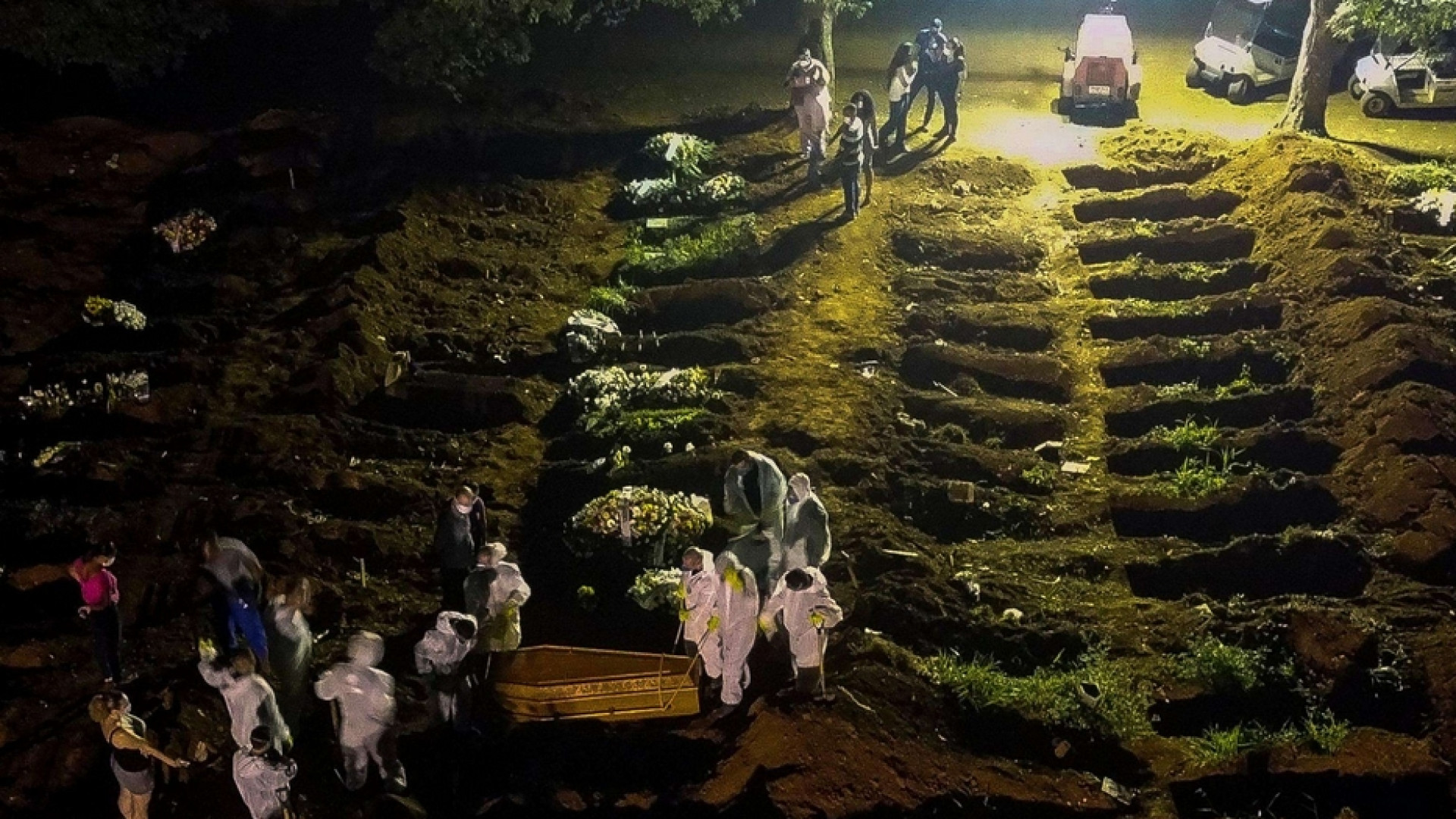 Immagine di Un anno dopo, il Brasile è tornato dentro l'inferno. Superati i 300mila morti