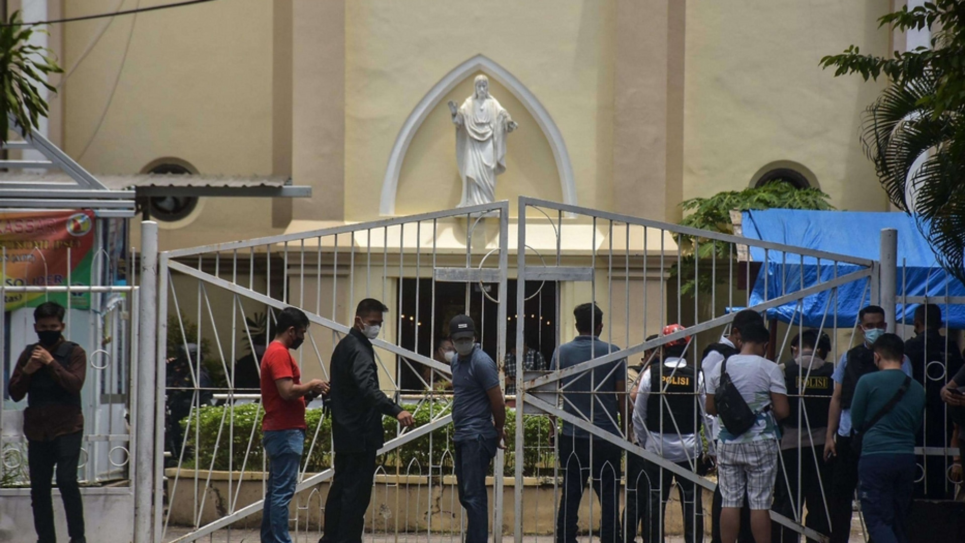 Immagine di Domenica Palme, kamikaze jihadisti fuori dalla cattedrale. Decine di feriti