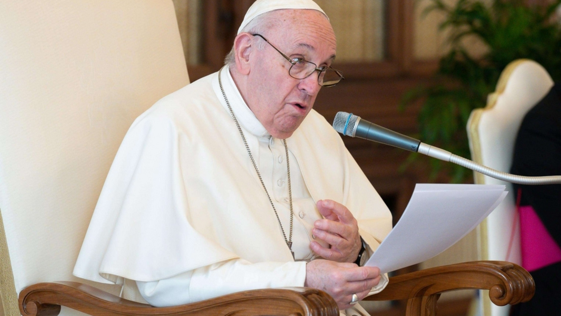 Immagine di Papa: non dimentichiamo i tanti crocifissi di oggi