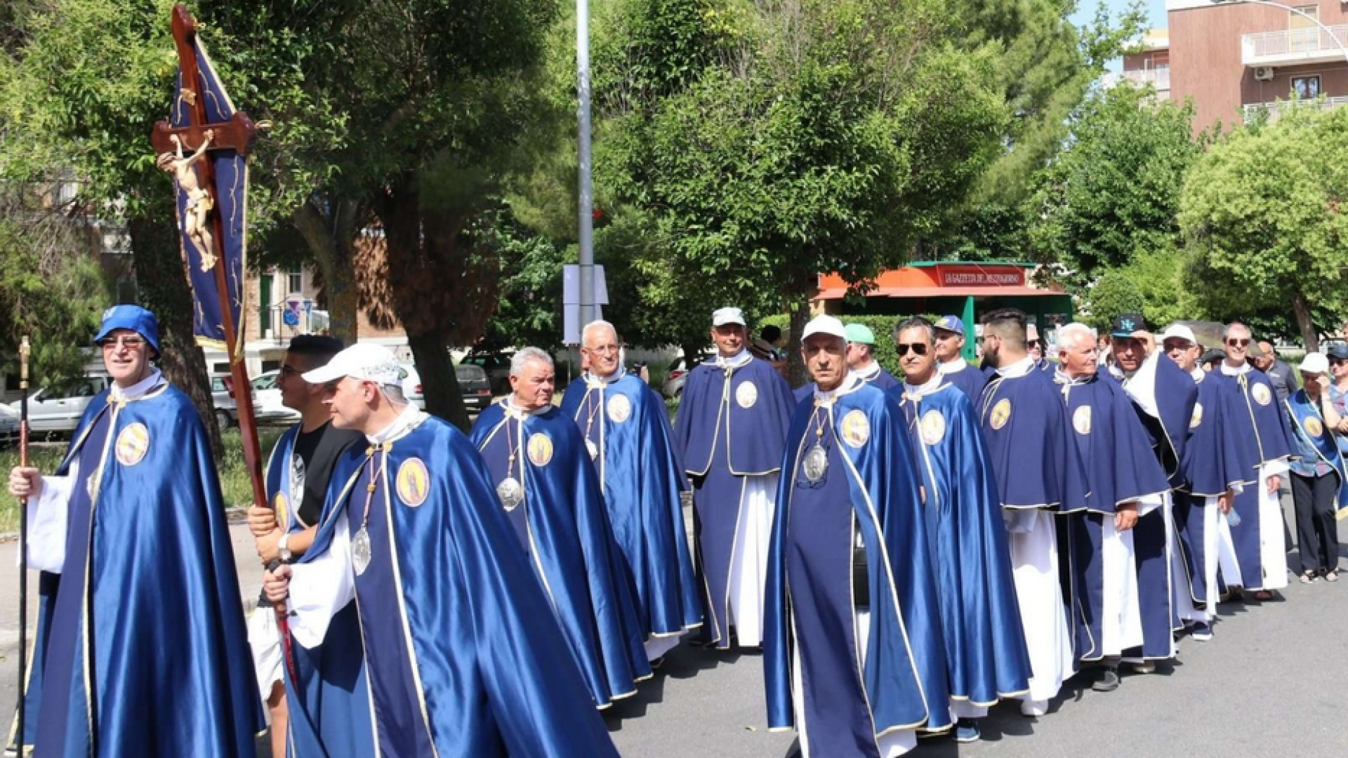 Immagine di Niente processioni a Pasqua. Ma la pietà popolare è «social»
