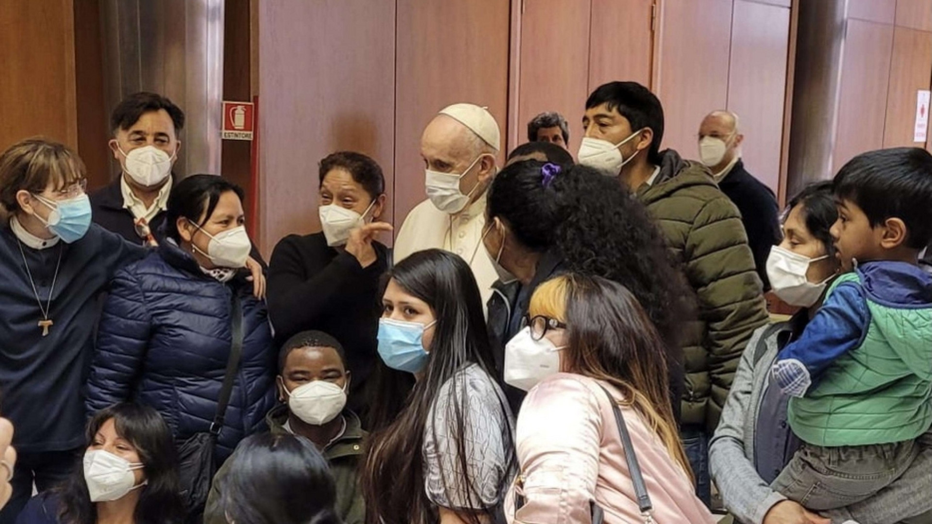 Immagine di Il Papa è andato a salutare i senza dimora durante le vaccinazioni / Foto