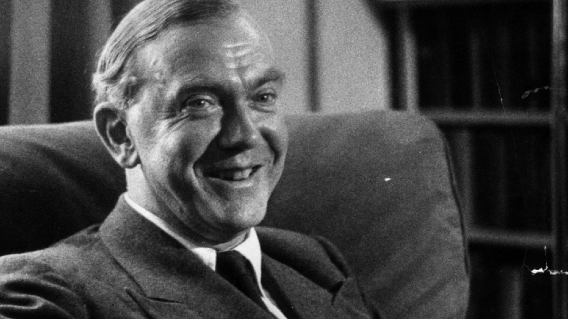 Immagine di Graham Greene in controluce a 30 anni dalla morte