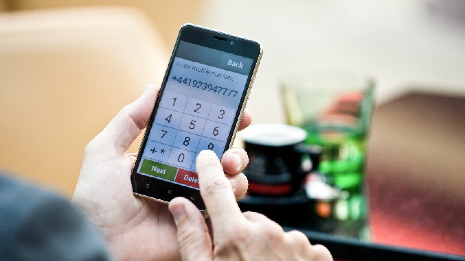 Immagine di Gli anziani che usano lo smartphone
