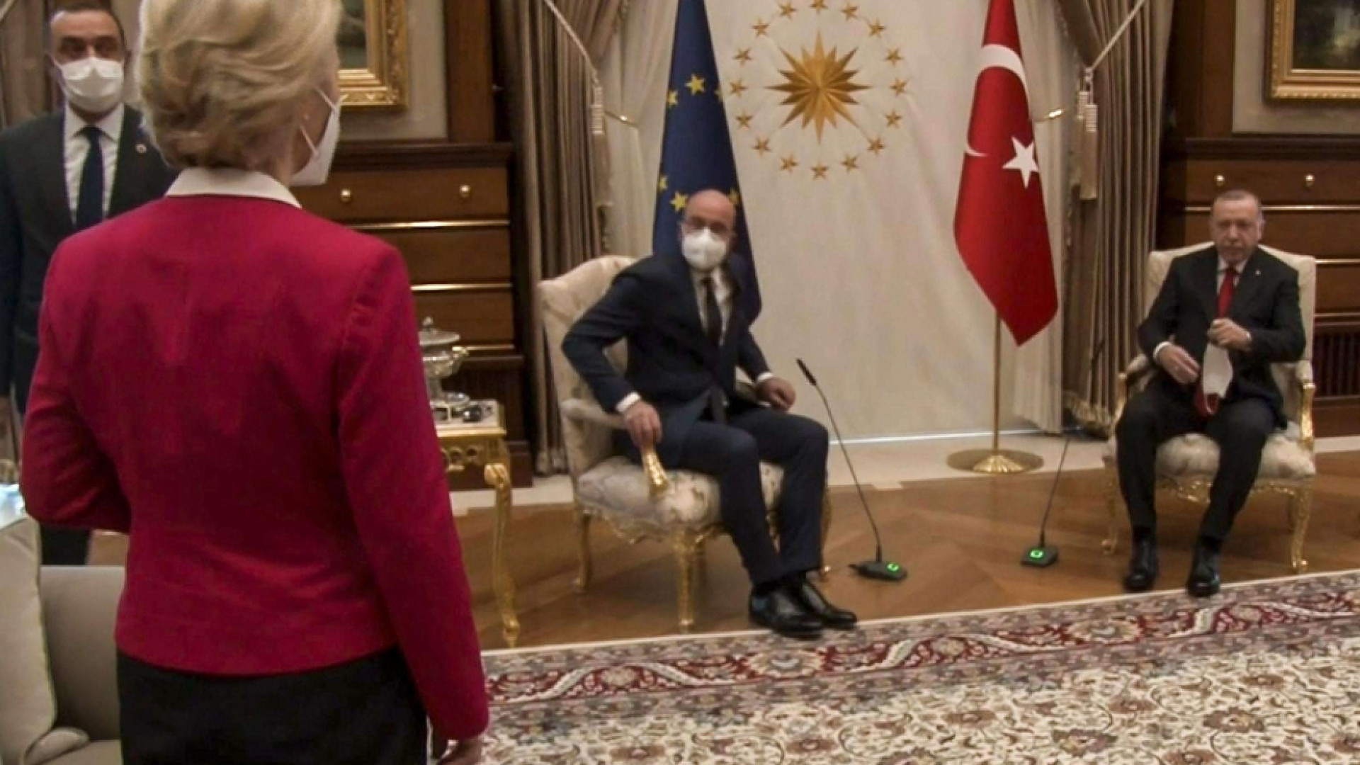 Immagine di Von der Leyen senza sedia da Erdogan: perché è più di un caso diplomatico