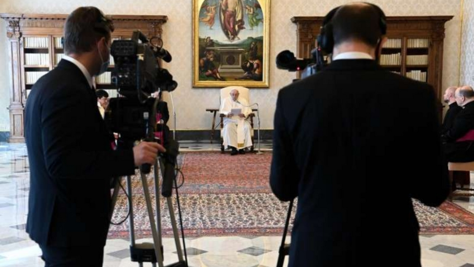 Immagine di Il Papa: i santi non vanno adorati, loro ci rimandano a Cristo