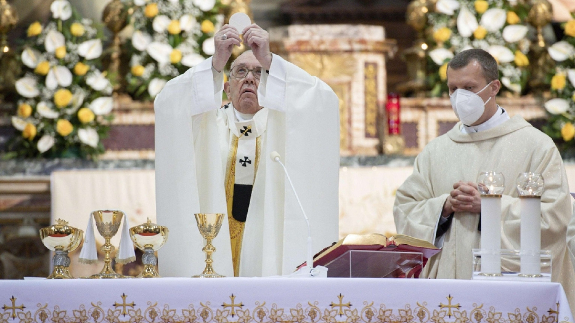 Immagine di Il Papa: non viviamo una fede a metà