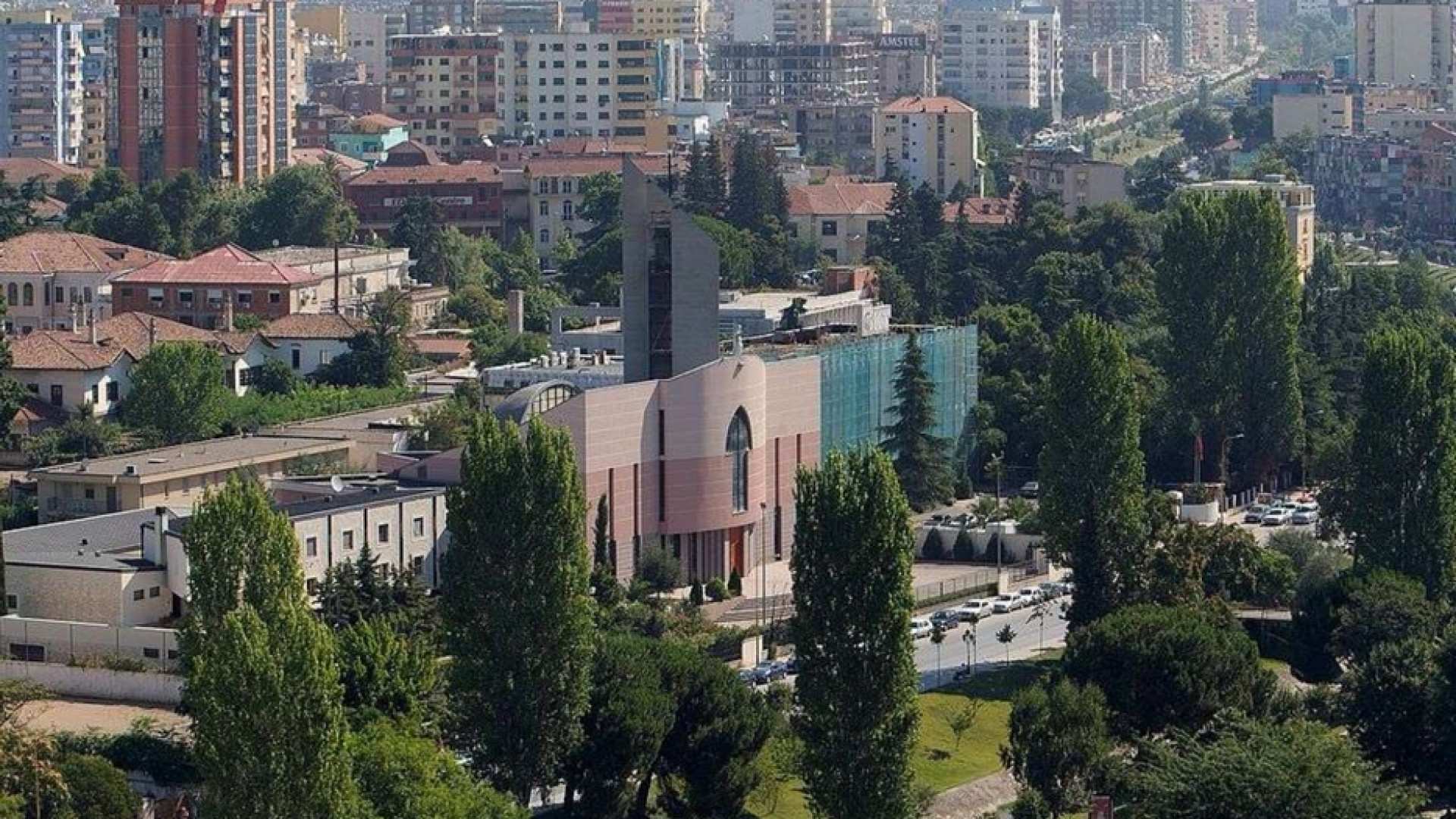 Immagine di Albania alle urne, i vescovi invitano alla partecipazione responsabile