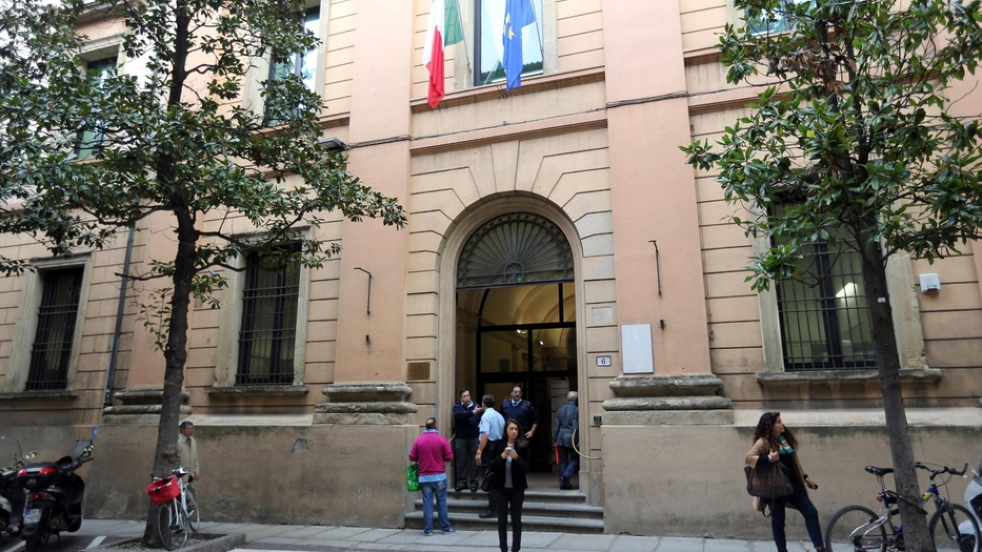 Immagine di Bologna, il welfare va in tribunale: una madre accusa il Comune
