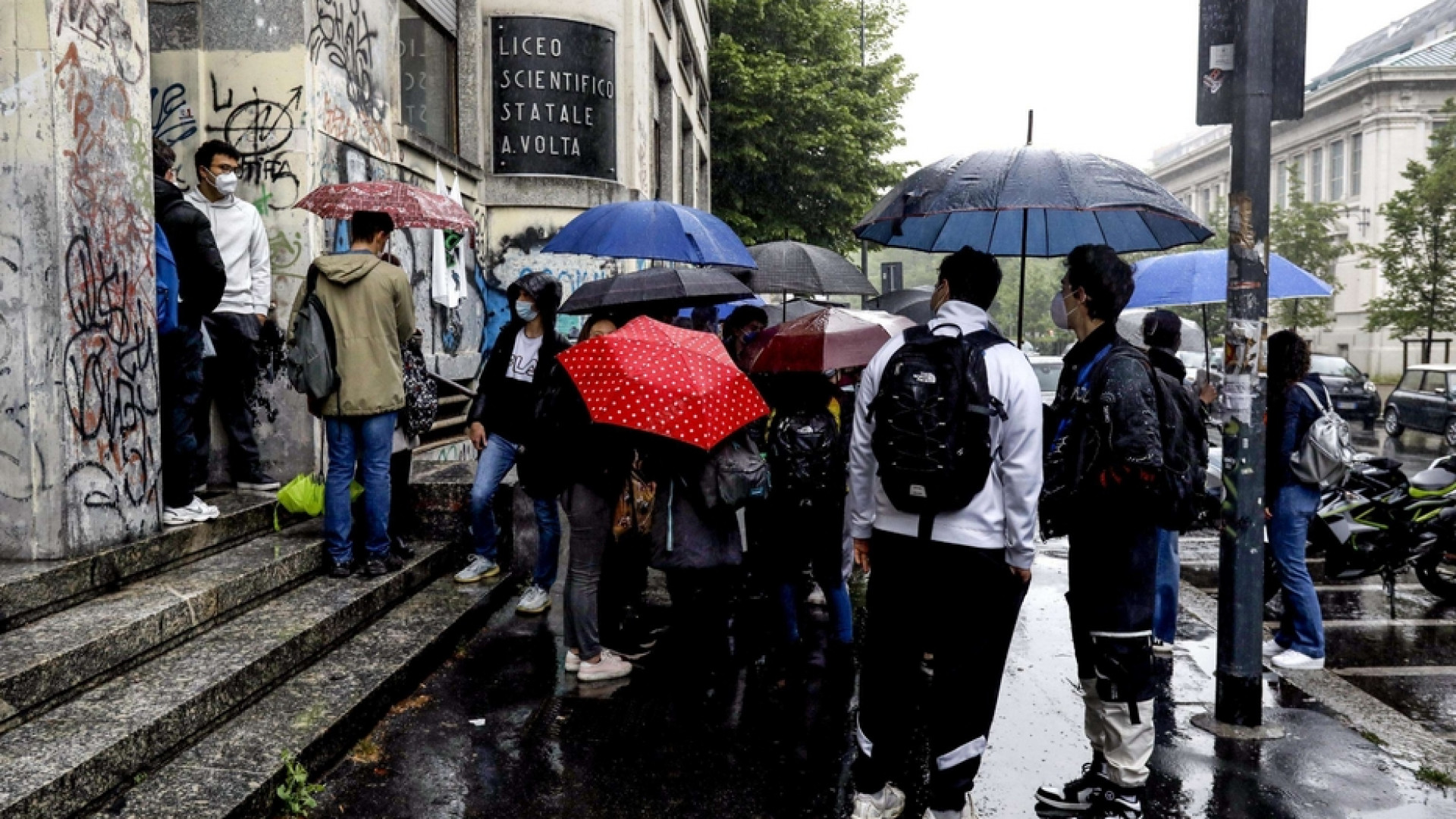 Immagine di Il ritorno a scuola, presidi e sindacati preoccupati per spazi e trasporti