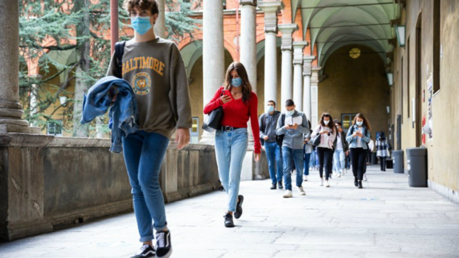 Immagine di Nei ricordi di un vecchio studente, l’Università Cattolica a 100 anni della sua luminosa storia: le aule, una religiosità umile e di sapore francescano, tante amicizie e una schiera di “Maestri”