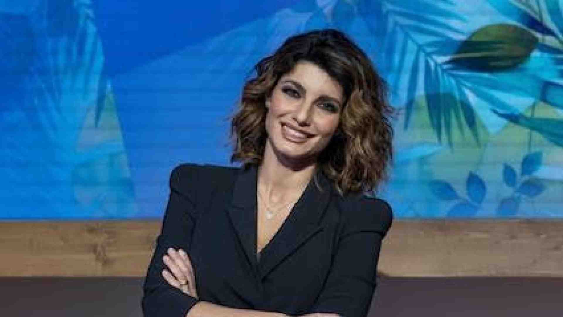 Immagine di Leggerezza e desiderio di evasione con il bel sorriso di Samanta Togni