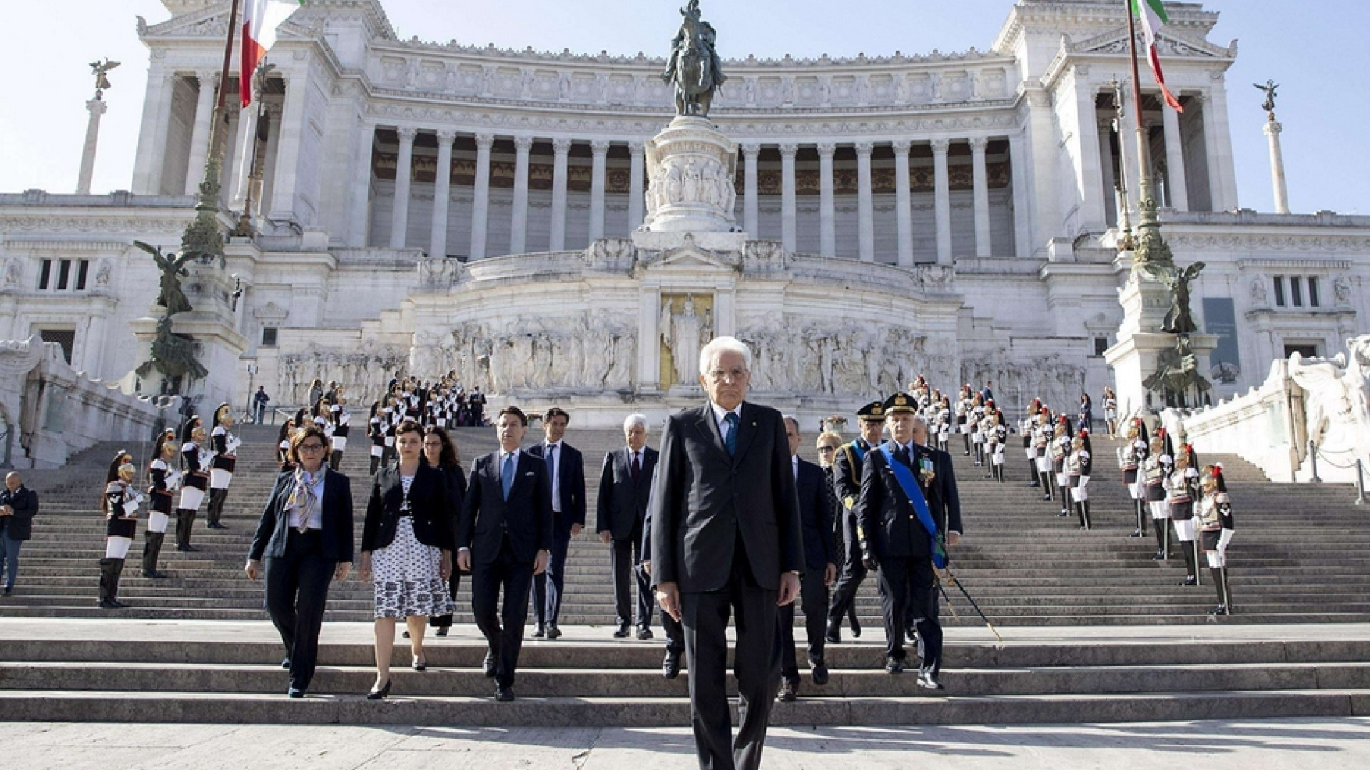 Immagine di Mattarella: 'Contro la pandemia rinascita e coesione nazionale'