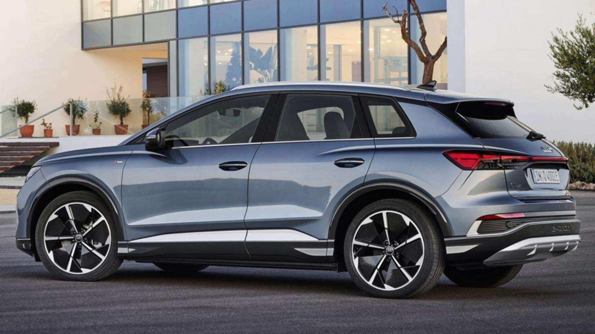 Immagine di Longo: "Audi Q4 e-tron, l'auto che semplifica la mobilità elettrica"