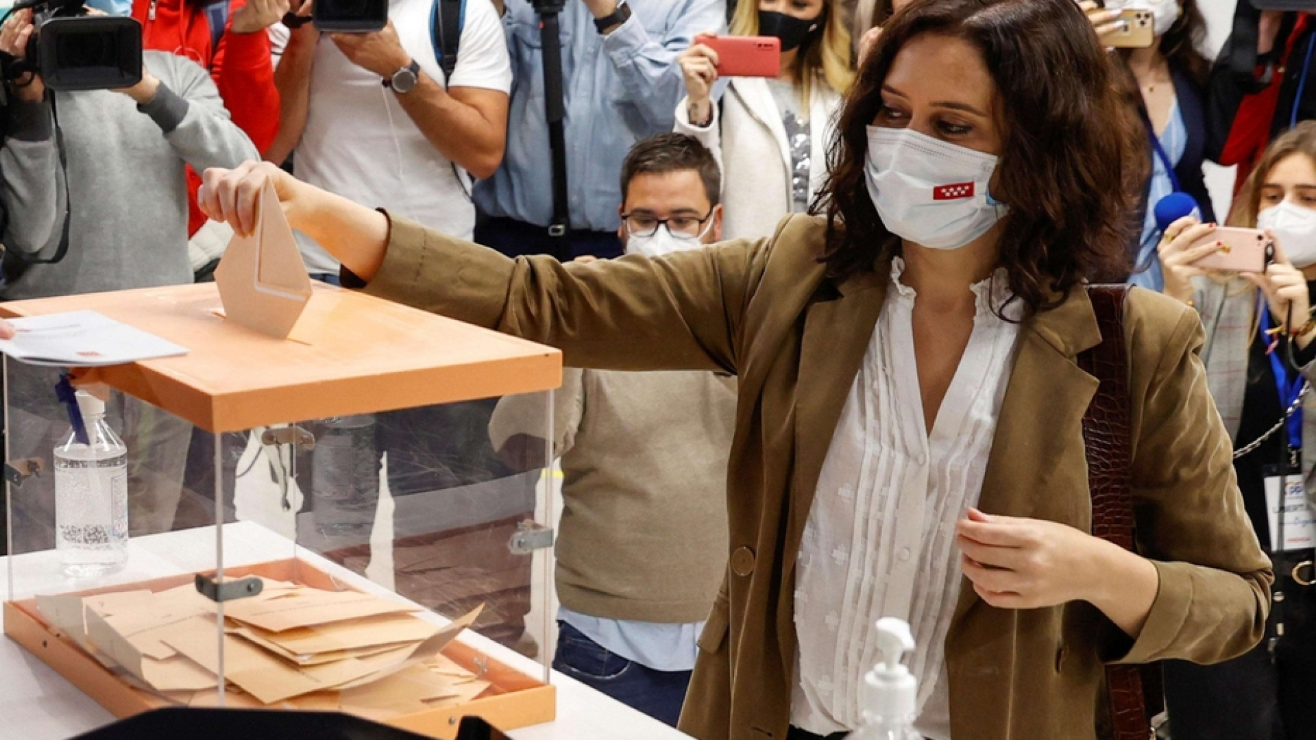 Immagine di Ayuso (Partito popolare) vince a Madrid, ma ha bisogno dei neofranchisti di Vox