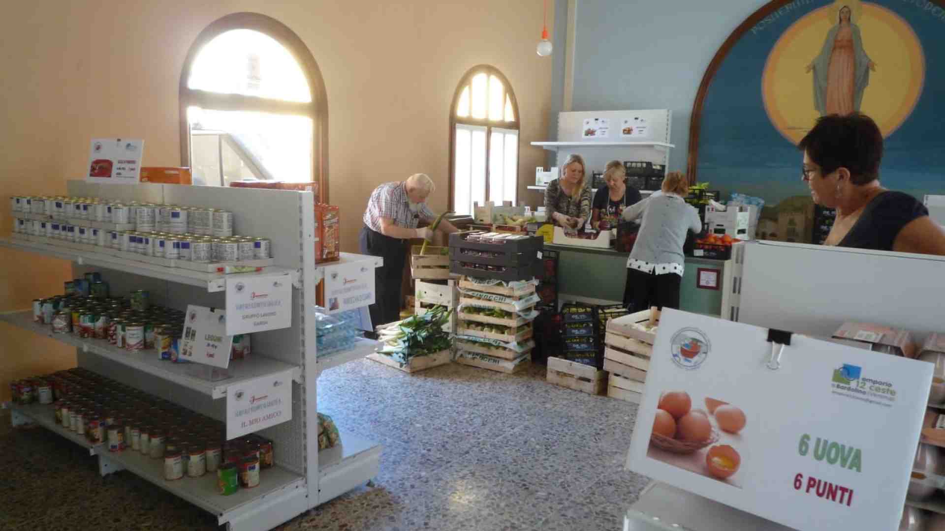 Immagine di "12 Ceste" e centro di ascolto in prima linea per aiutare