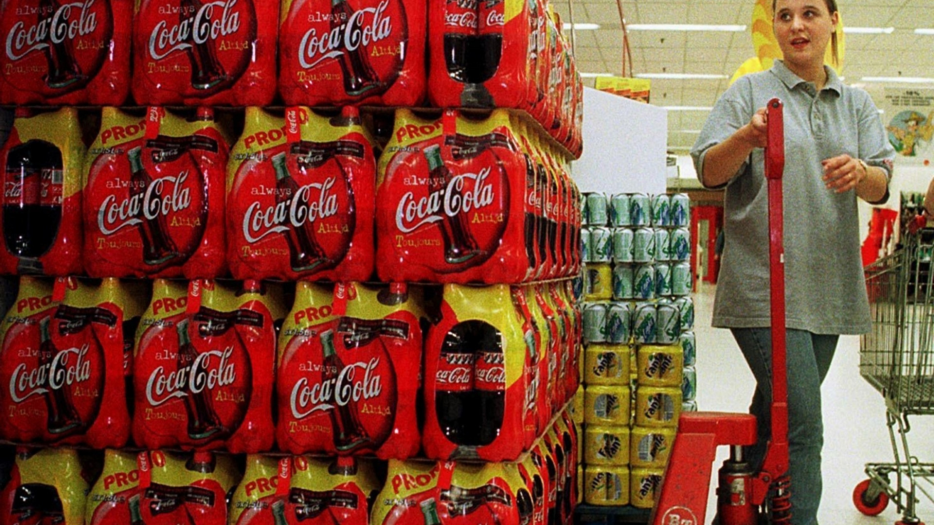 Immagine di Cocacola lancia la bottiglia in plastica riciclata al 100%