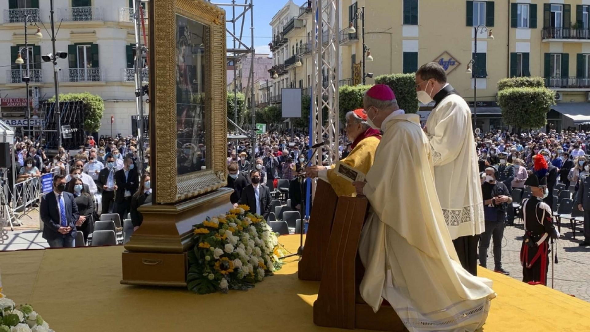 Immagine di Madonna del Rosario di Pompei, la supplica: "Ci rivolgiamo a te, Maria... "