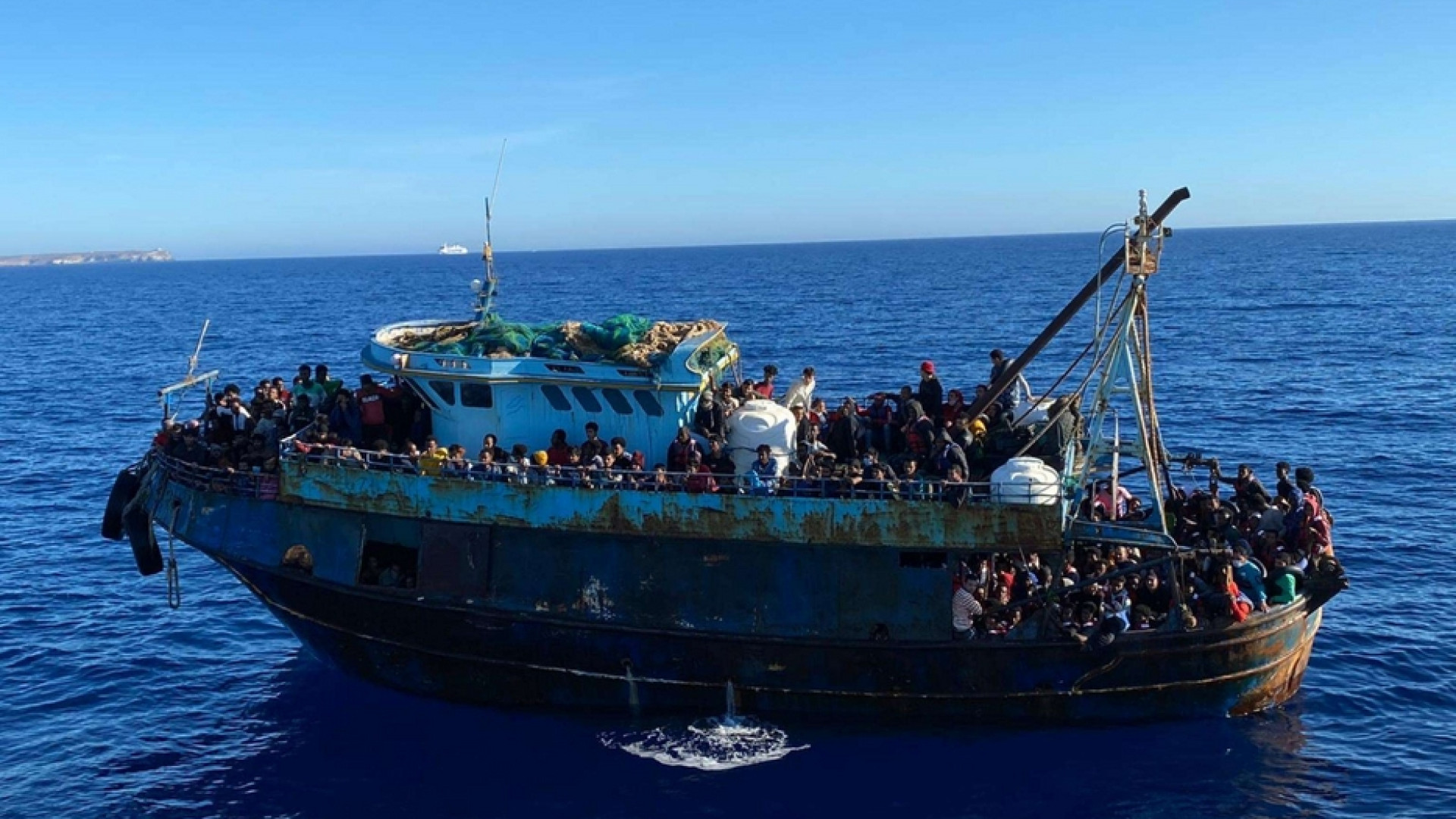 Immagine di A Lampedusa 2mila migranti: è il ricatto dei trafficanti libici