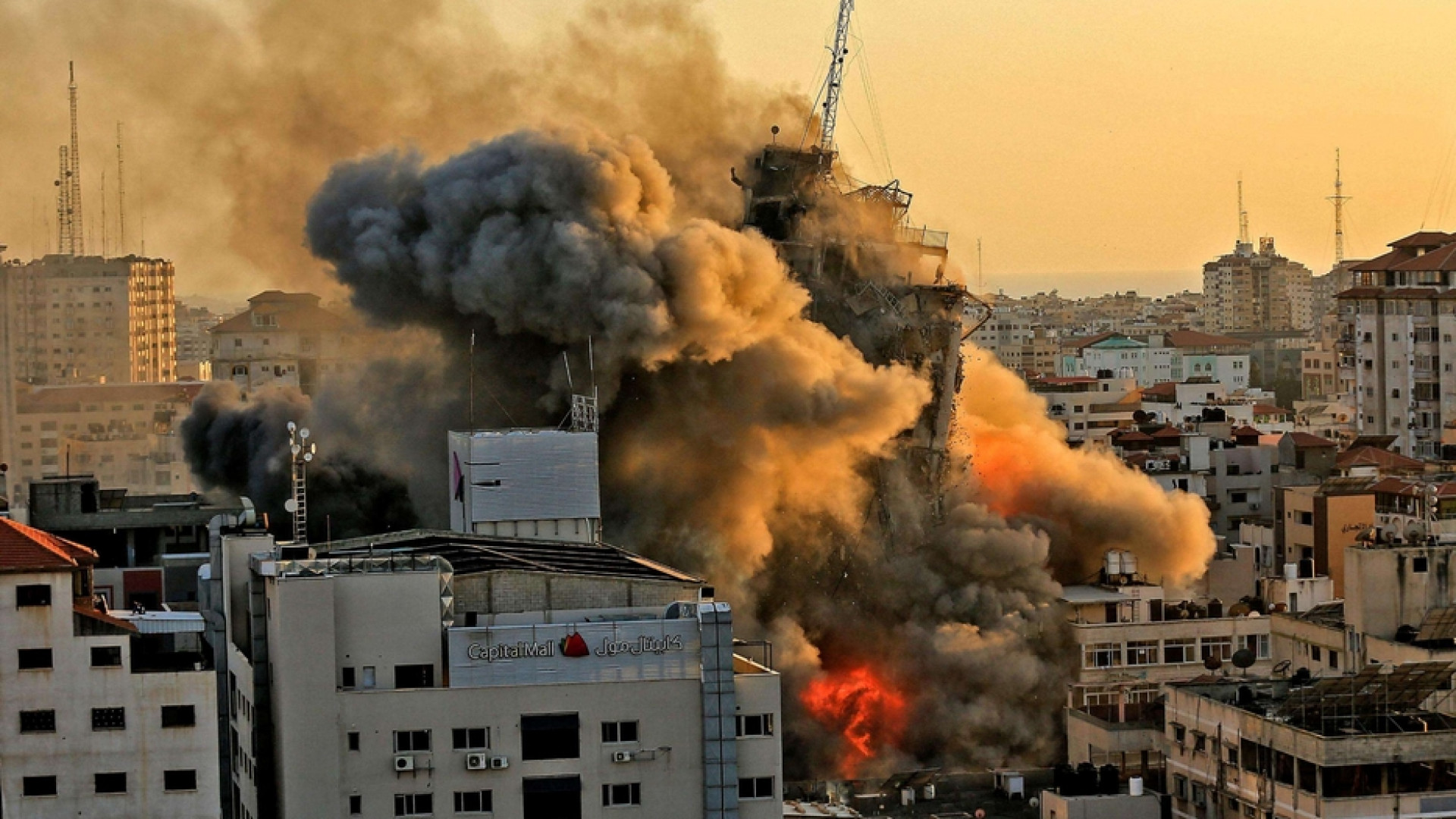 Immagine di Israele, la guerra è anche dentro le città. Ancora razzi e raid aerei