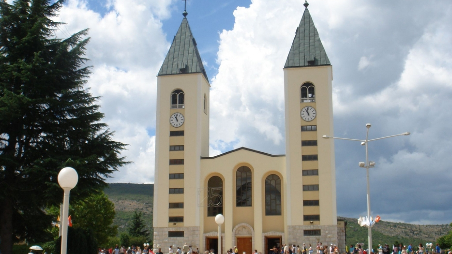 Immagine di Medjugorje prega per la fine della pandemia