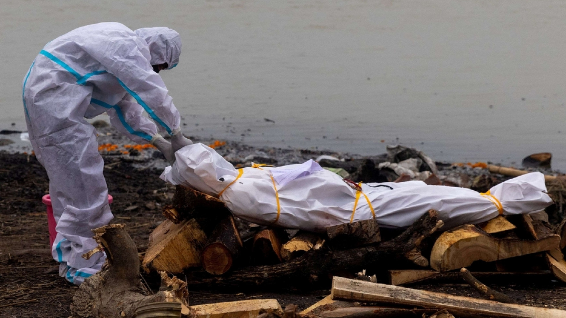 Immagine di L’orrore dell’India: duemila cadaveri abbandonati lungo il Gange