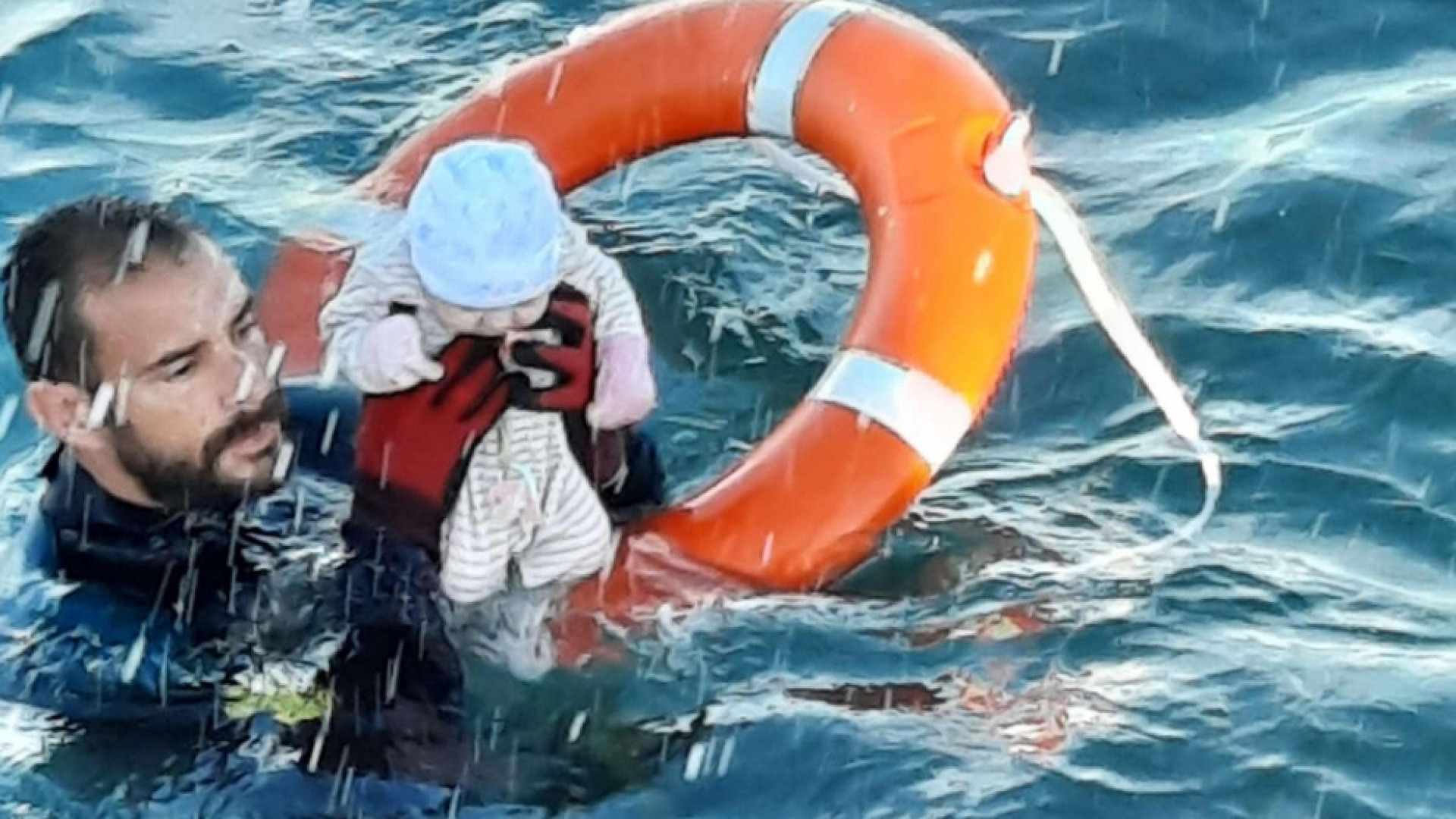 Immagine di Sta bene il neonato di 2 mesi salvato nella foto simbolo a Ceuta