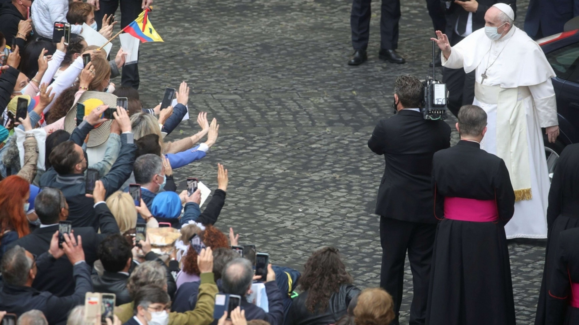 Immagine di Il Papa: pregare sempre per non avere un cuore grigio