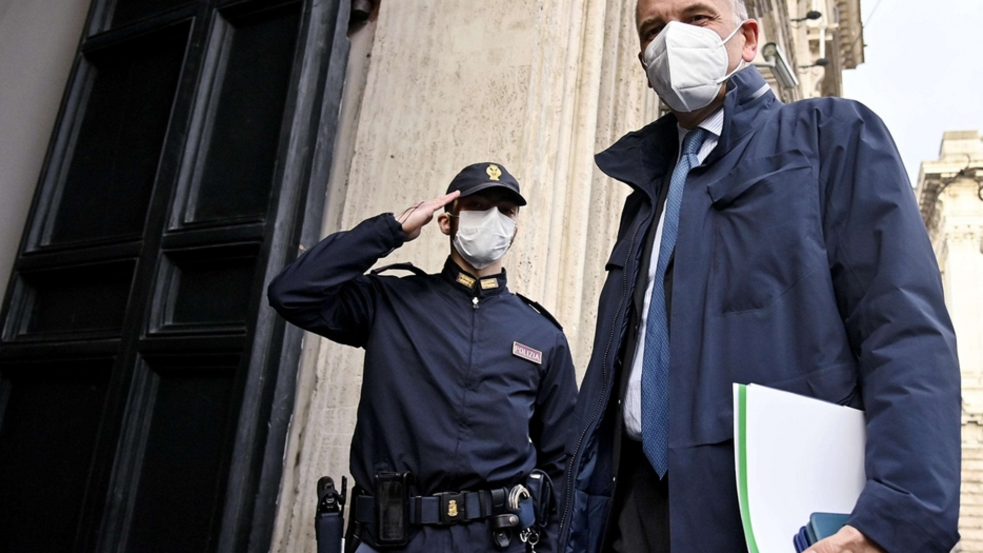 Immagine di Letta riscopre la tassa di successione «per aiutare i giovani». Stop di Draghi