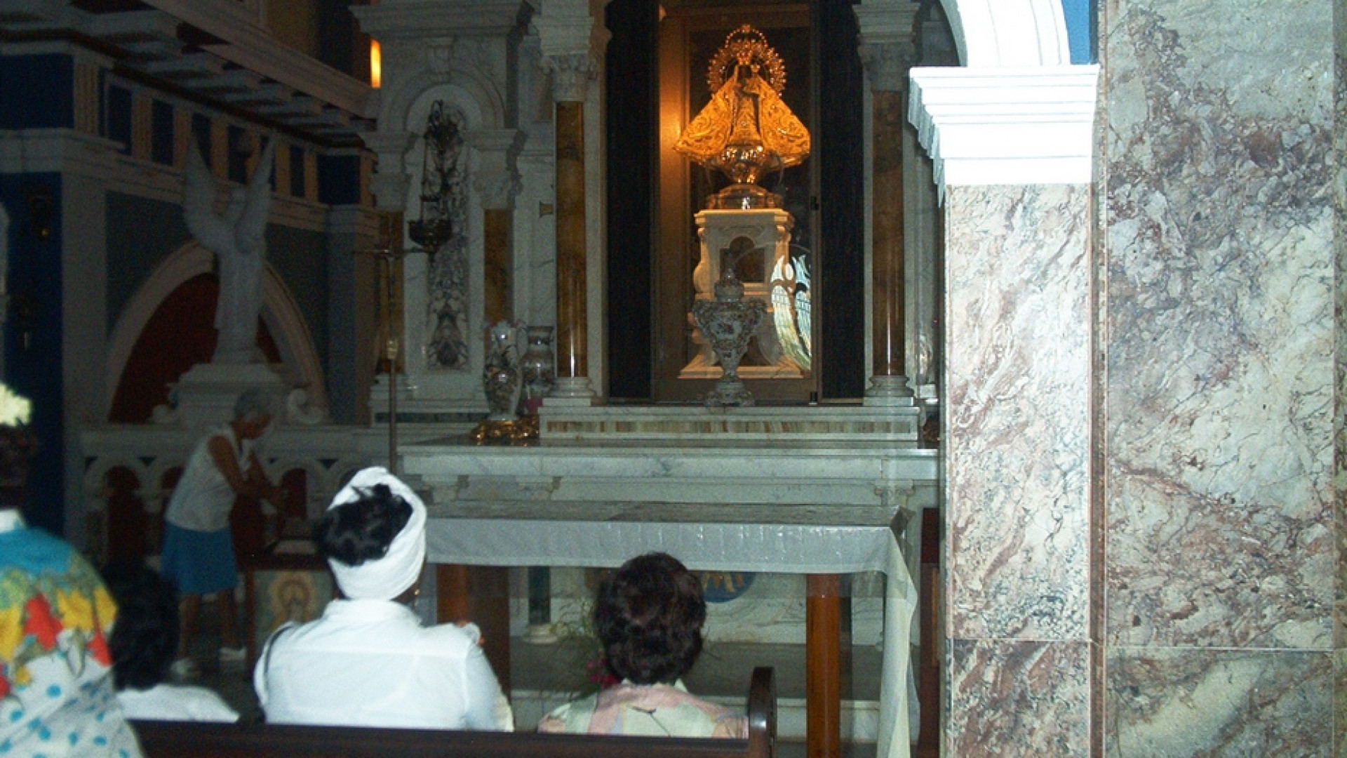 Immagine di Ai piedi della patrona di Cuba