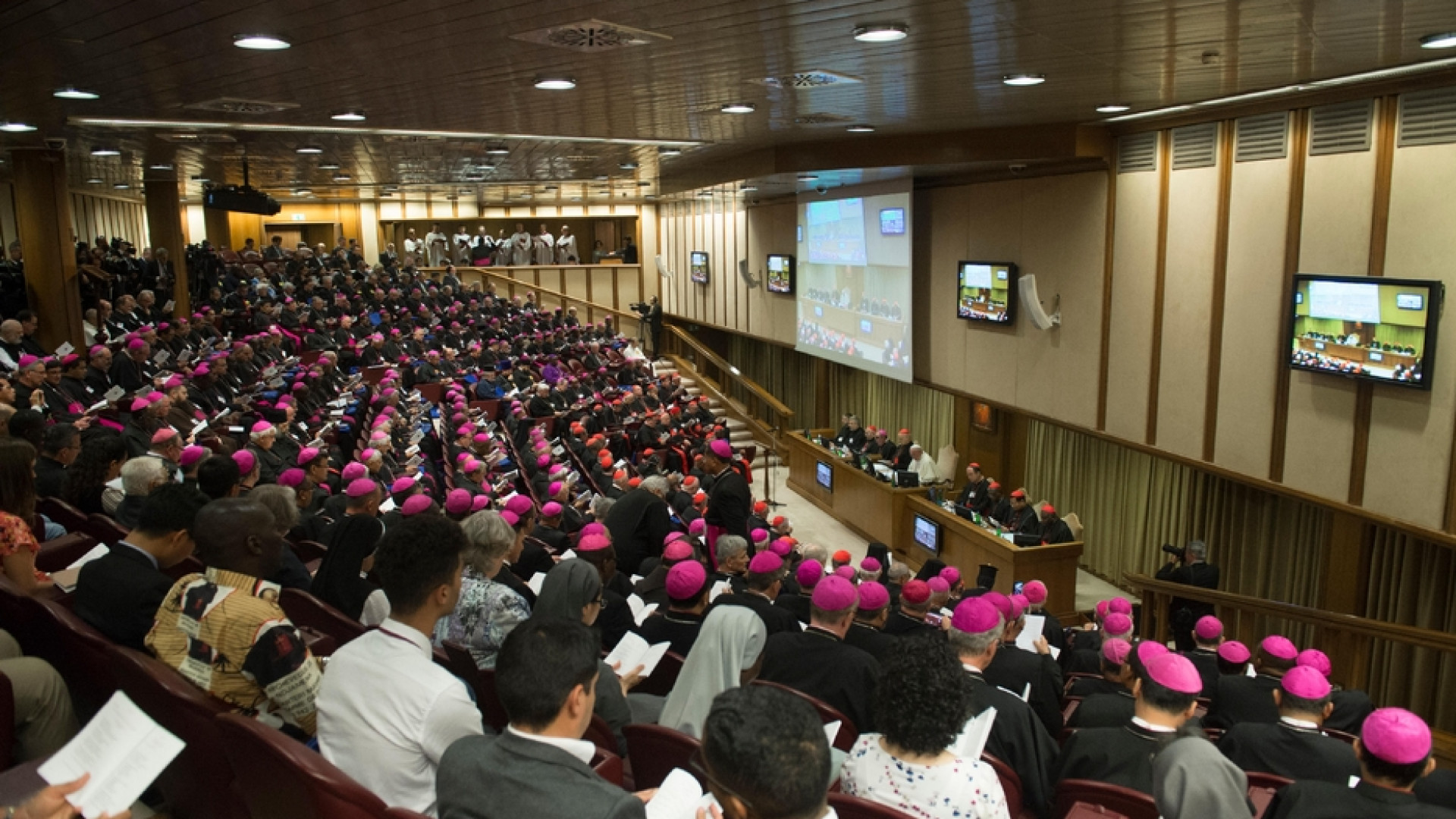 Immagine di Il Papa riforma il Sinodo dei vescovi: partirà dal basso, dalle diocesi