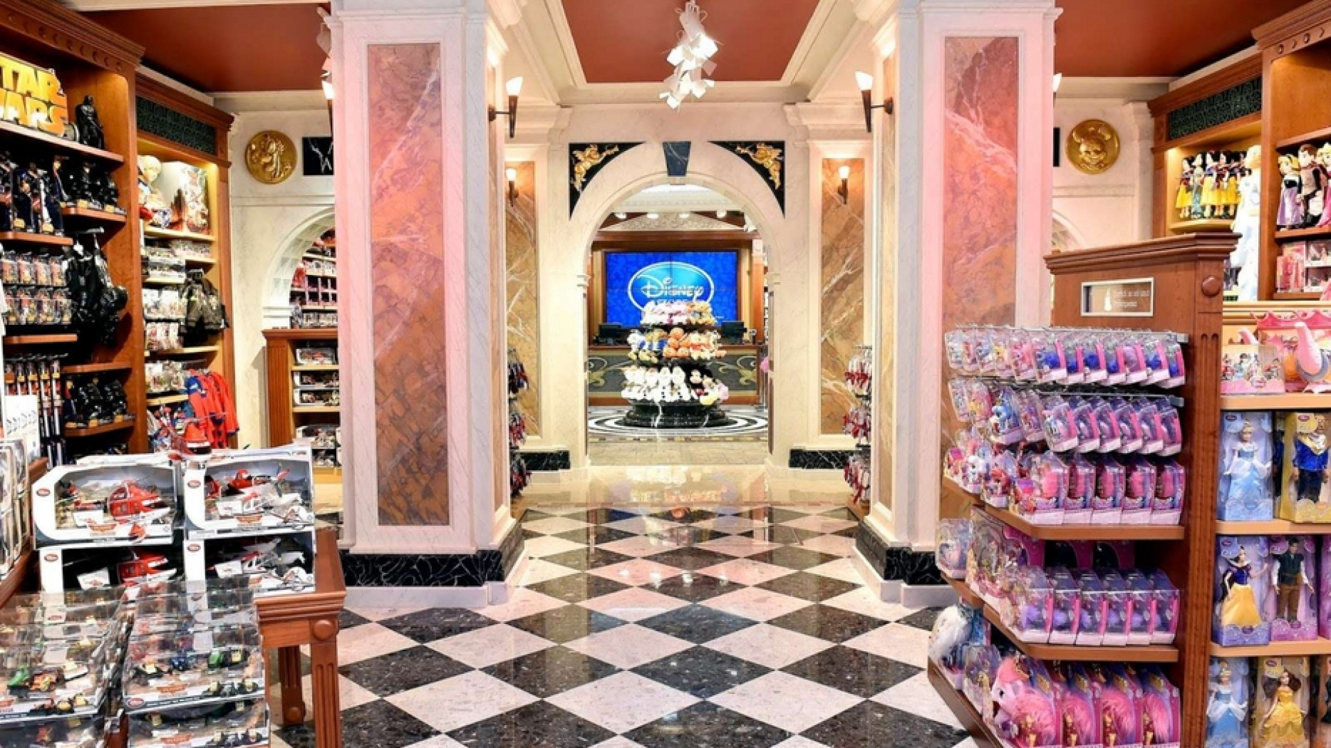 Immagine di Disney Store lascia l'Italia