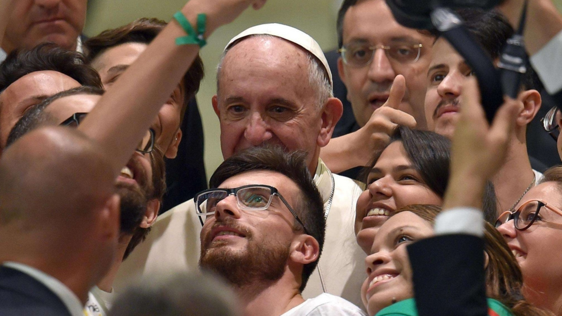 Immagine di Il Papa: le relazioni non sono virtuali, non chiudetevi