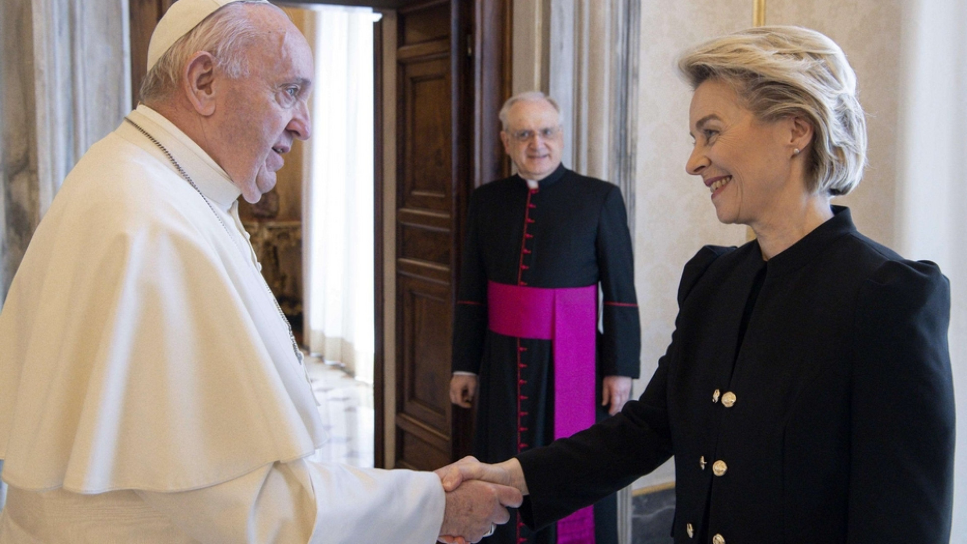 Immagine di Von der Leyen dal Papa: insieme per i vaccini a tutti
