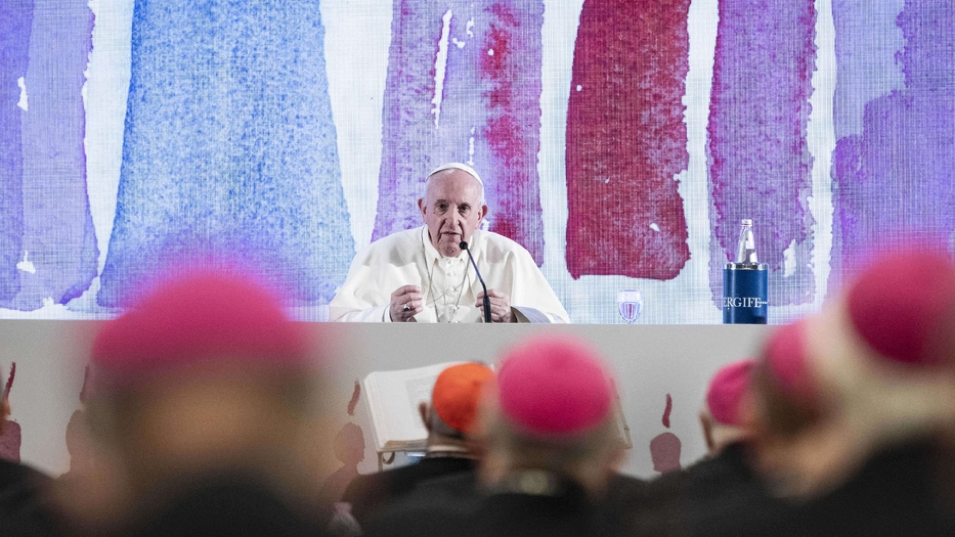 Immagine di Papa Francesco sprona la Cei: avviare il cammino sinodale