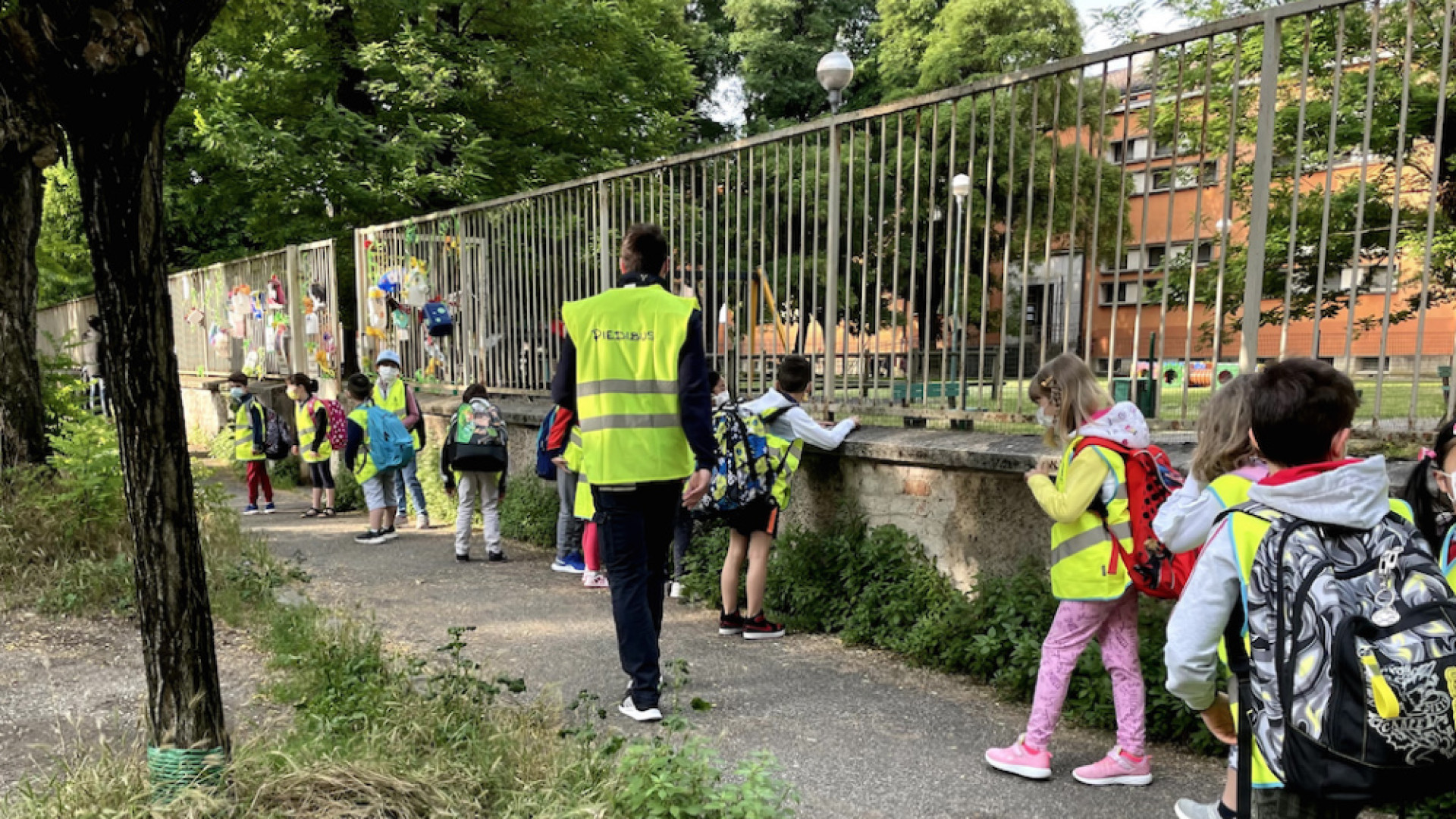 Immagine di E’ partita la sperimentazione del piedibus a servizio della scuola Bissolati