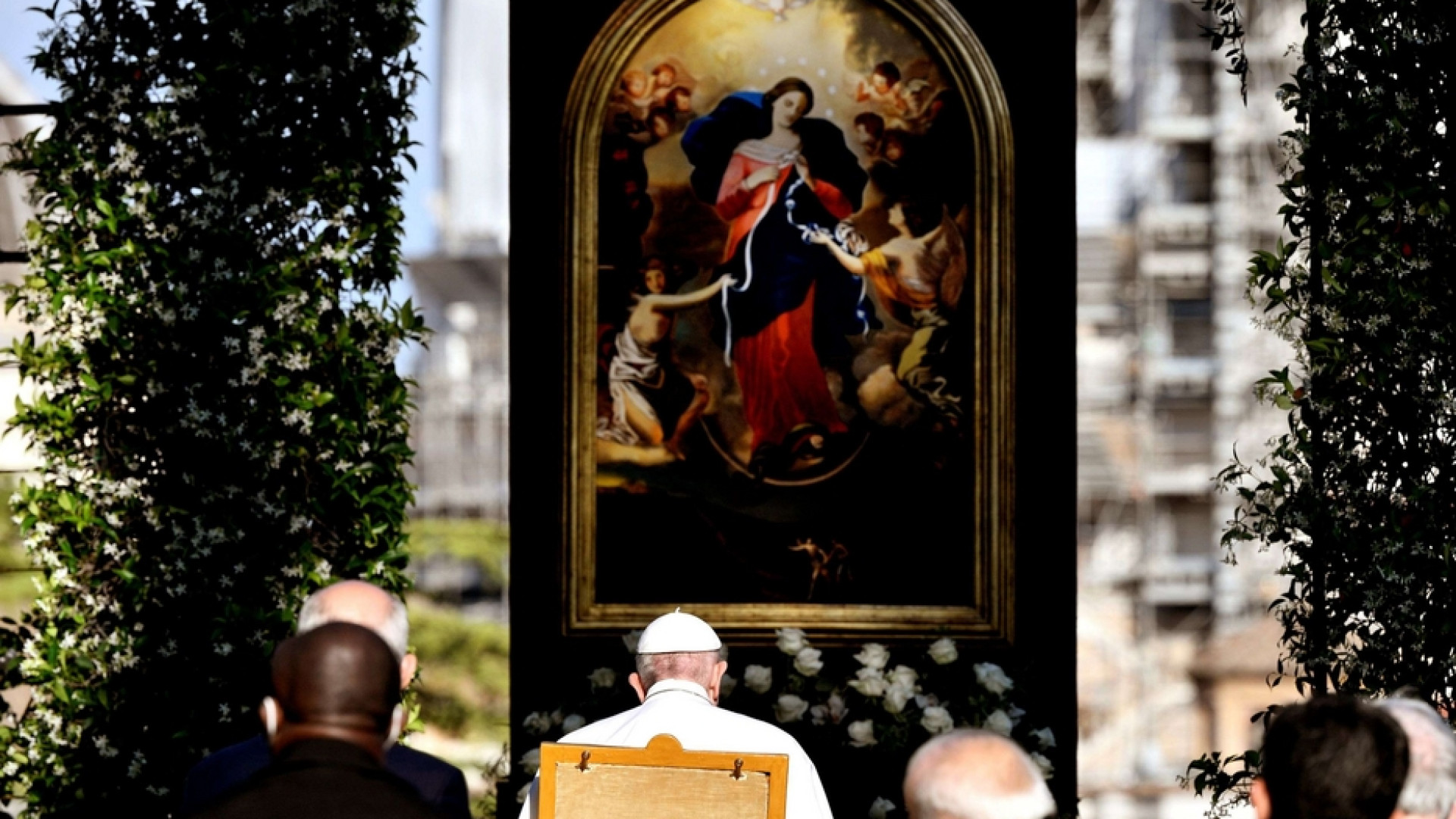 Immagine di Nel 1986 il gesuita Bergoglio "folgorato" dalla Madonna che scioglie i nodi