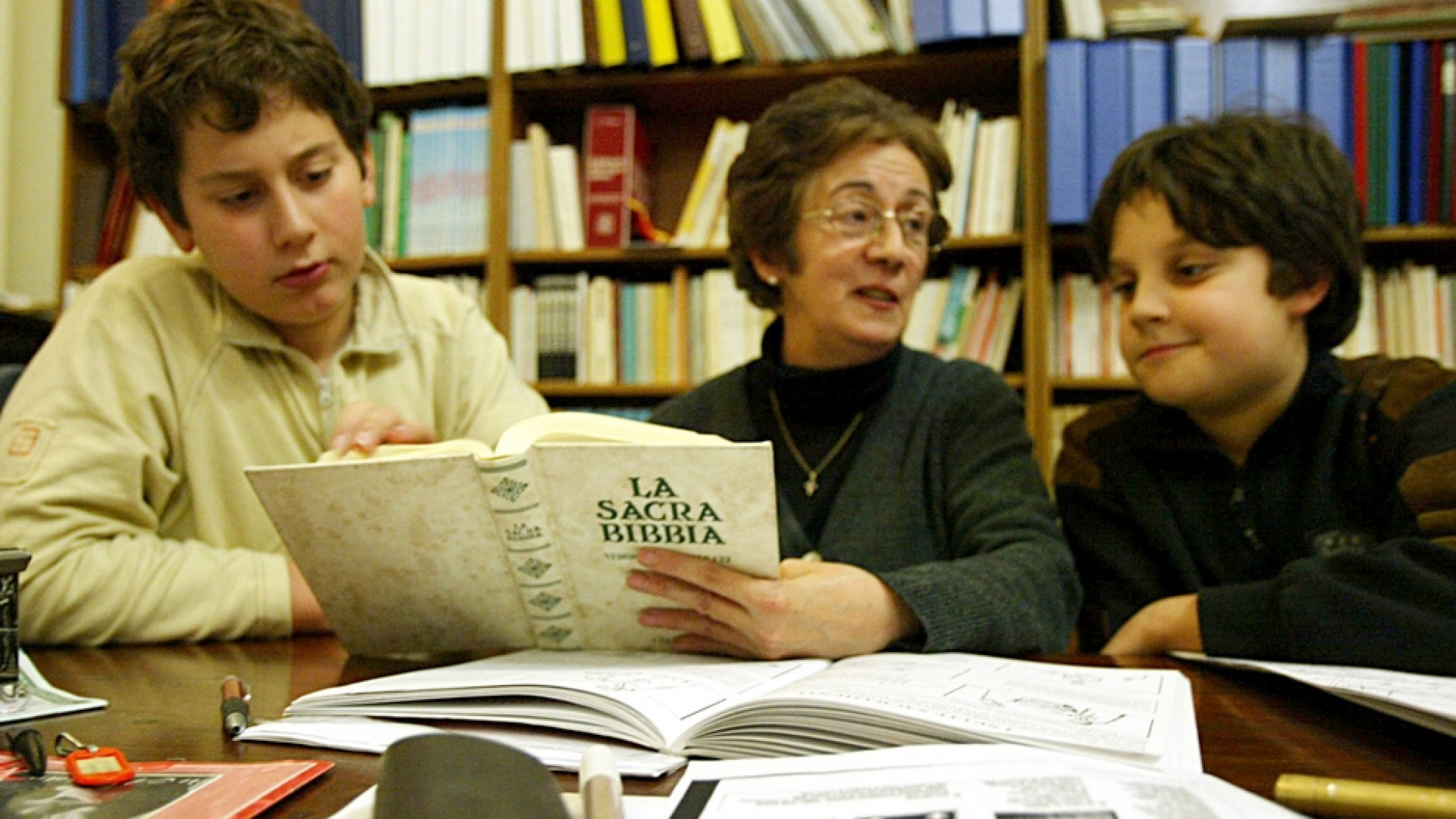 Immagine di Donna, colta, tra i 40 e i 60 anni: ecco l'identikit del catechista
