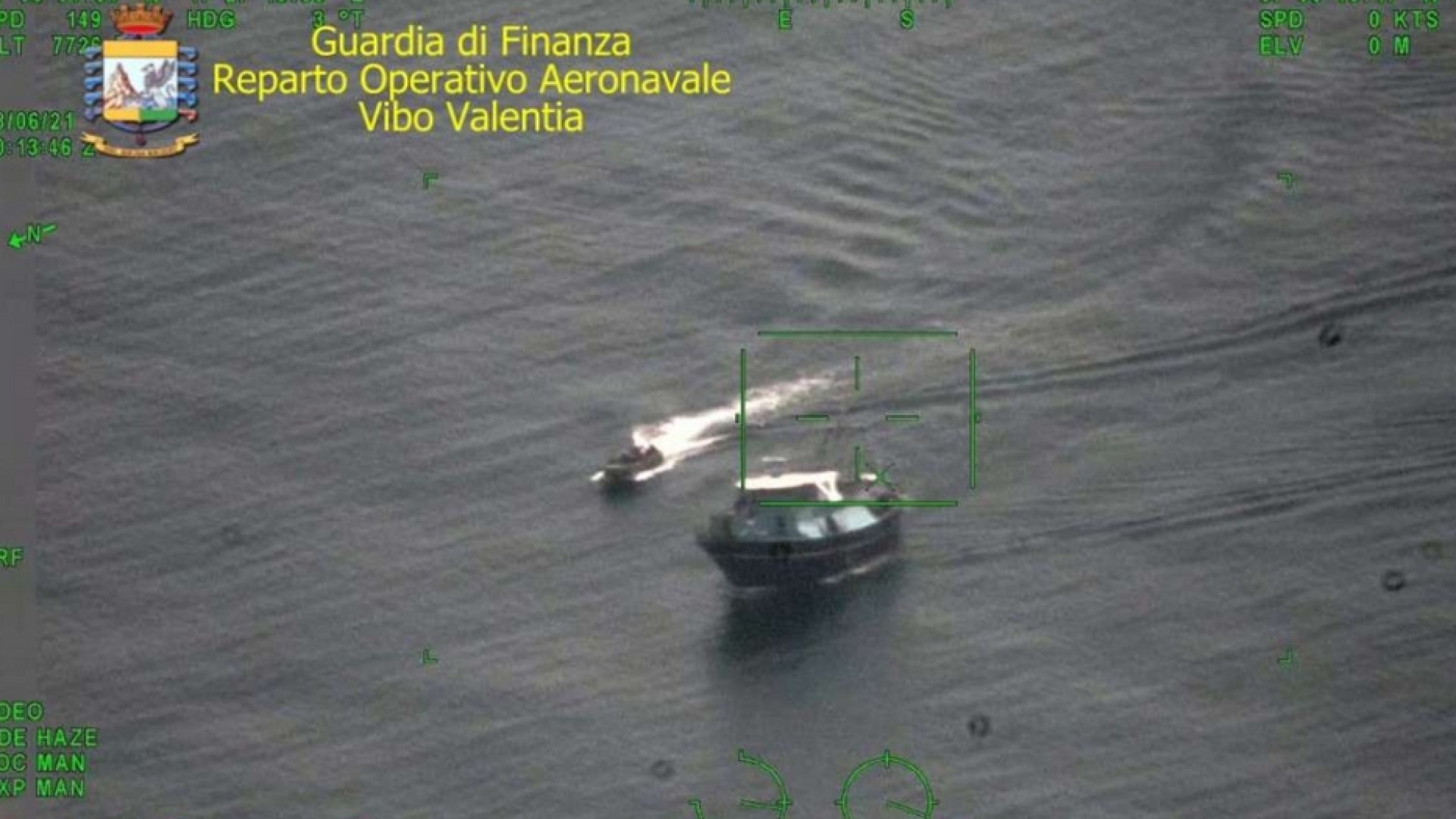 Immagine di Scoperta e bloccata la nave madre che ha trainato la "barca dei minori"