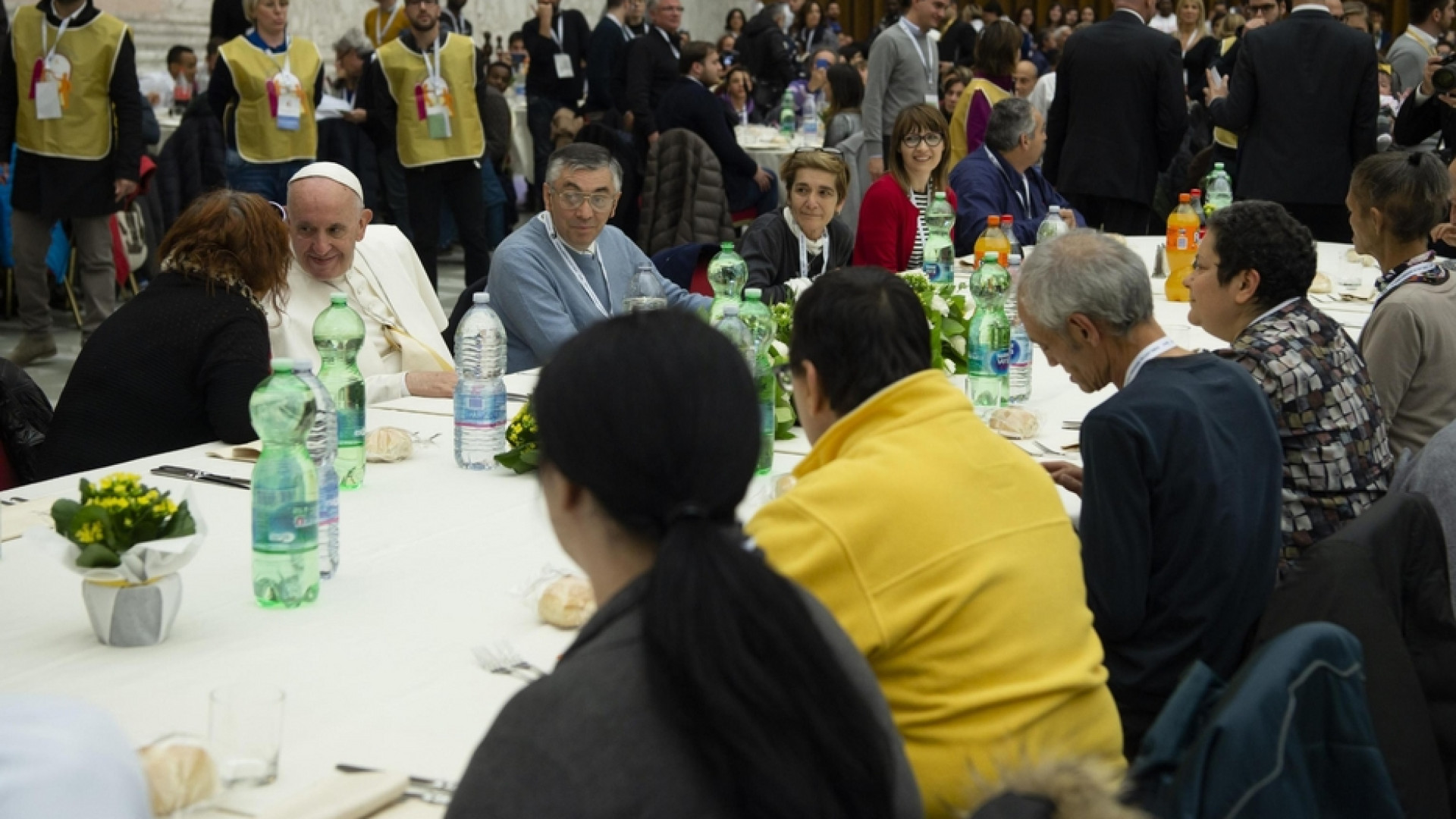 Immagine di Il Papa: ignorare i poveri mette in crisi il concetto di democrazia