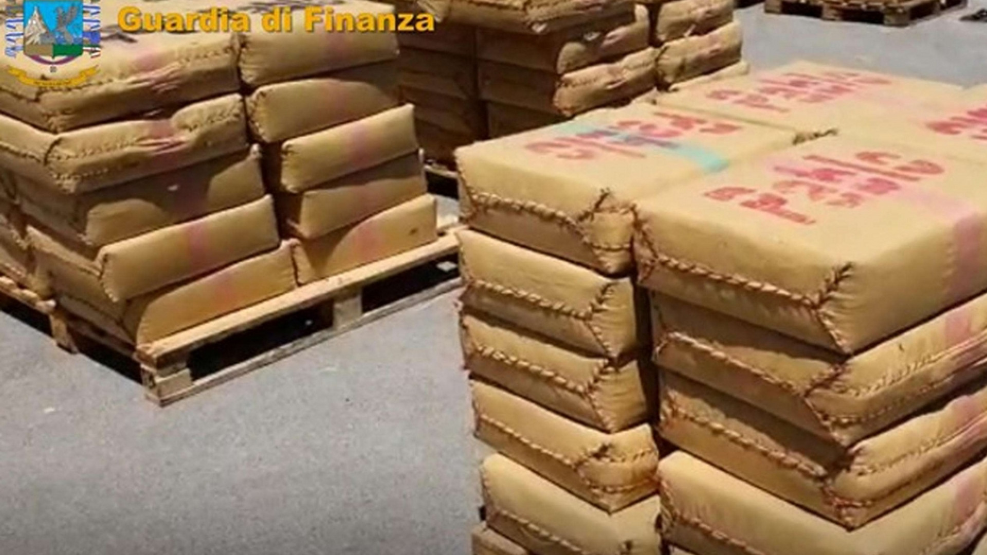 Immagine di La Guardia di Finanza ha sequestrato 6 tonnellate hashish a bordo di veliero