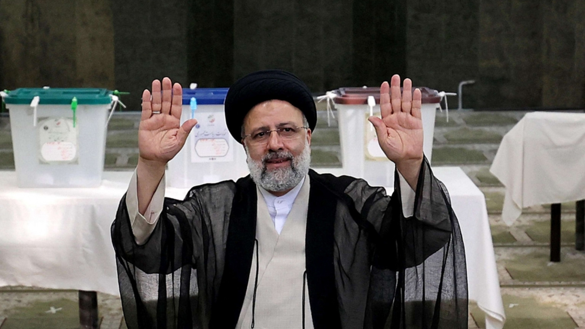 Immagine di In Iran vince l'astensione. Ma l'ultraconservatore Raisi è presidente