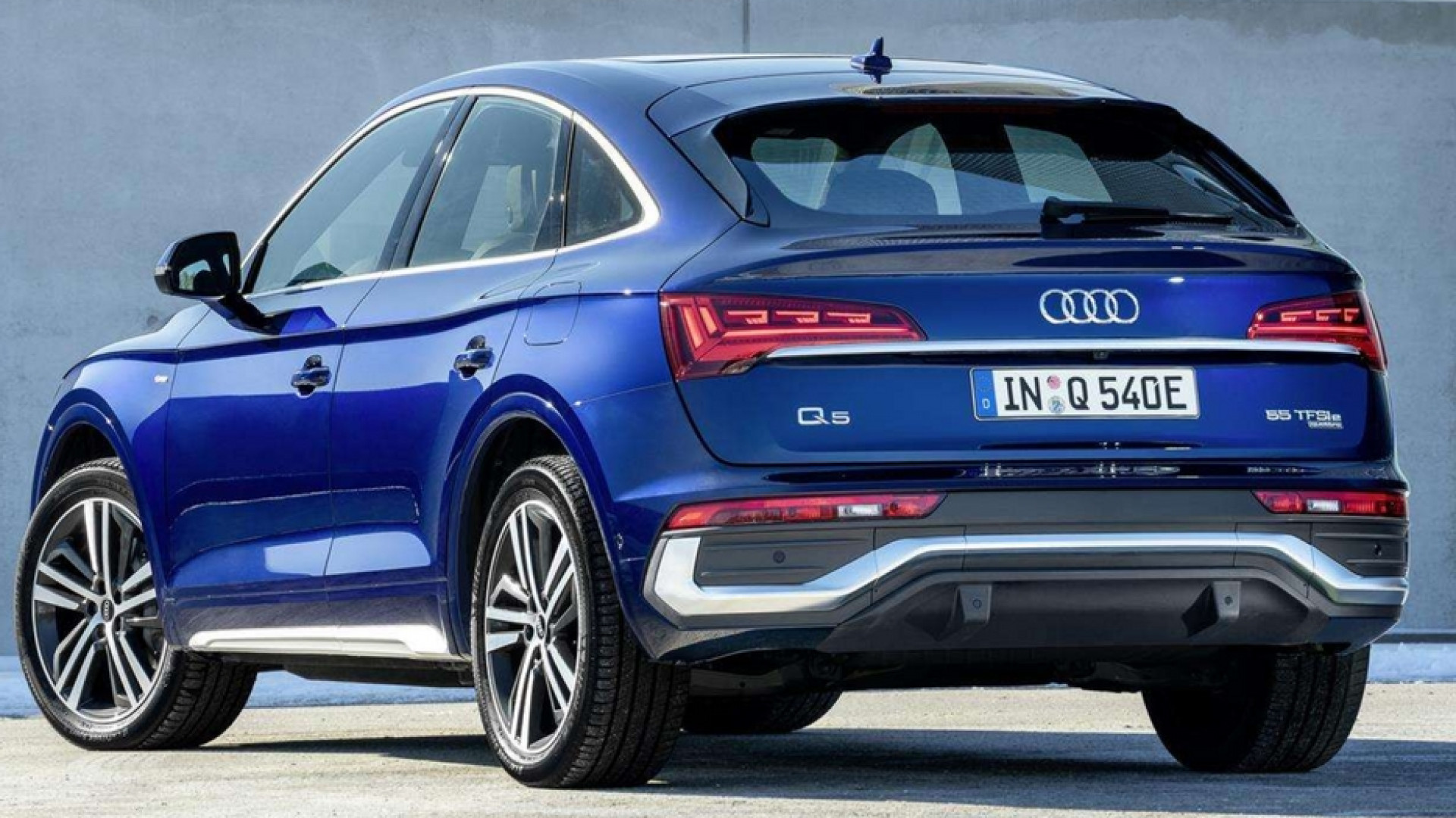 Immagine di Audi Q5 Sportback, la quasi coupé con 62 km di autonomia elettrica