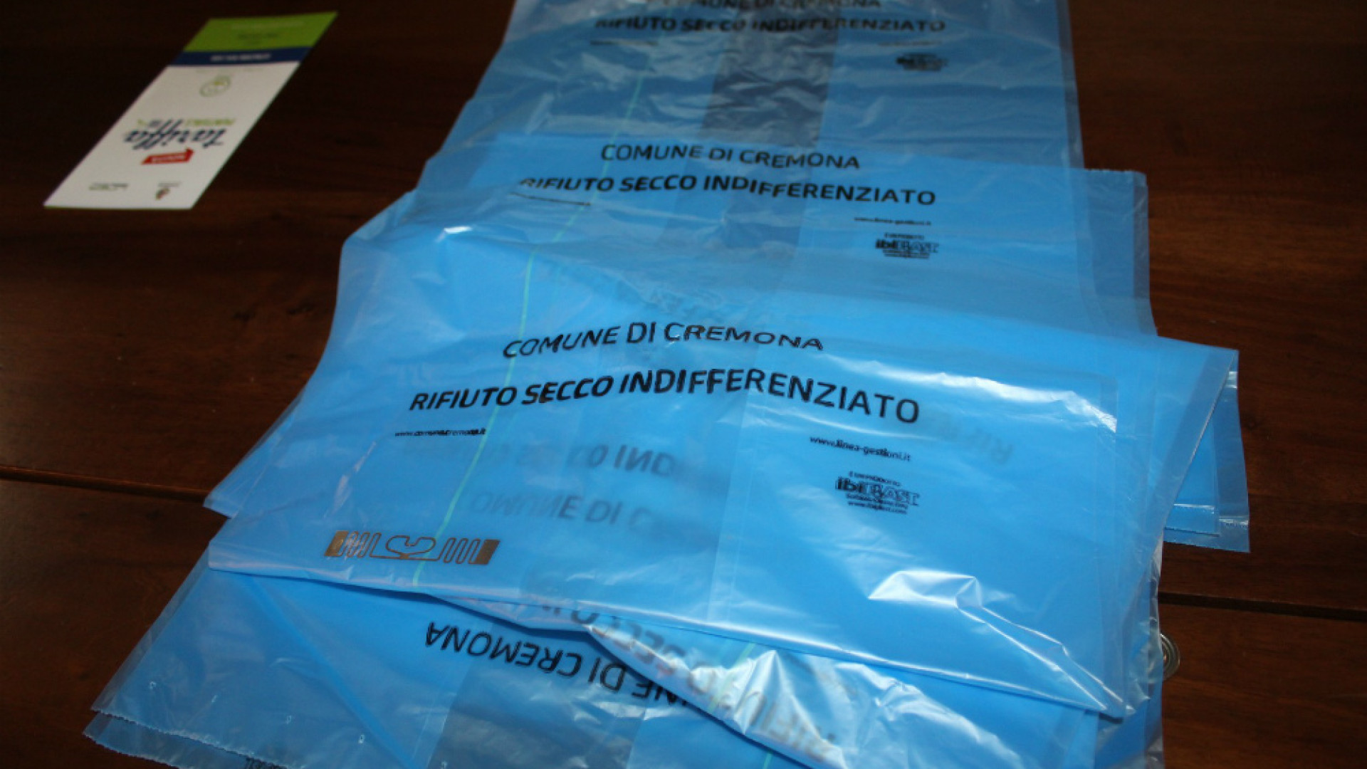 Immagine di Tariffa puntuale: dal 1 luglio attivo il punto di distribuzione sacchi in Piazza Stradivari (portici Banca d’Italia)