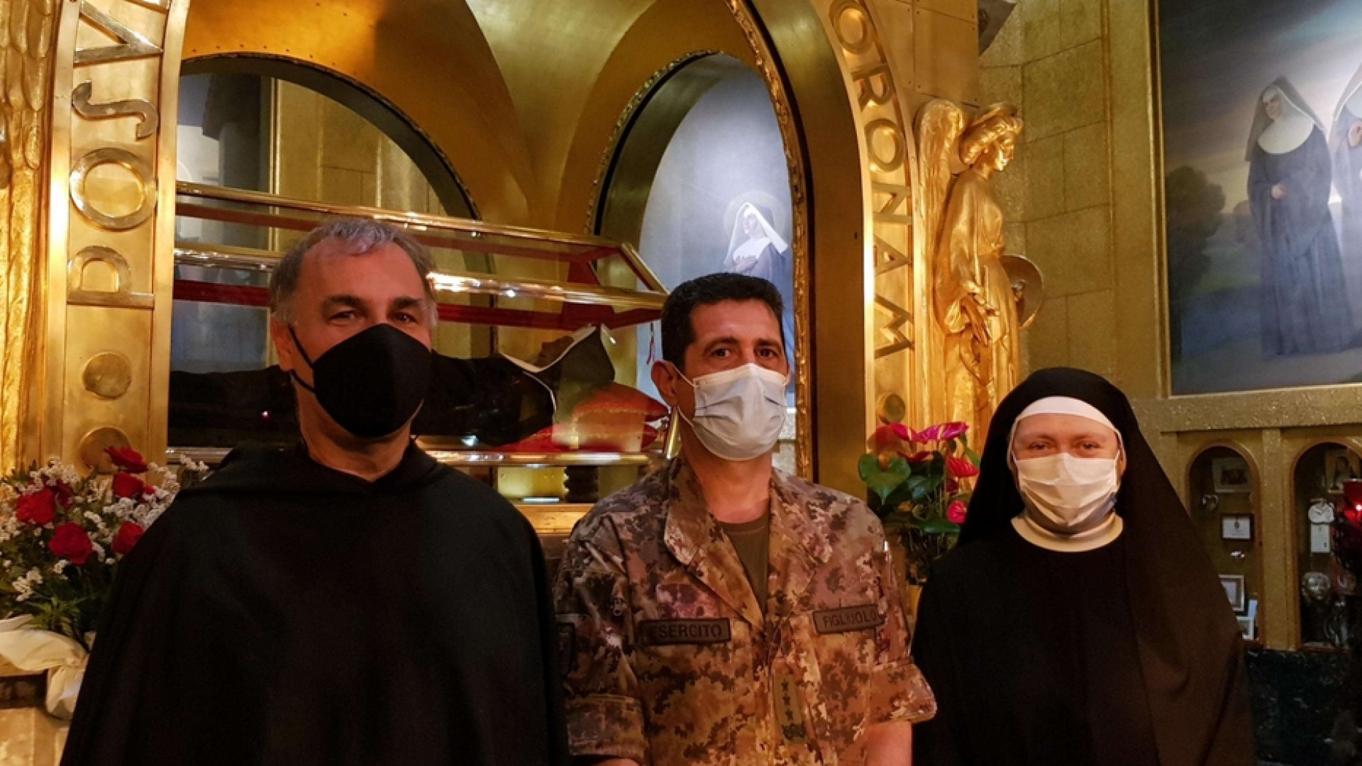 Immagine di Figliuolo si "affida" a santa Rita: ci aiuti a uscire dalla pandemia