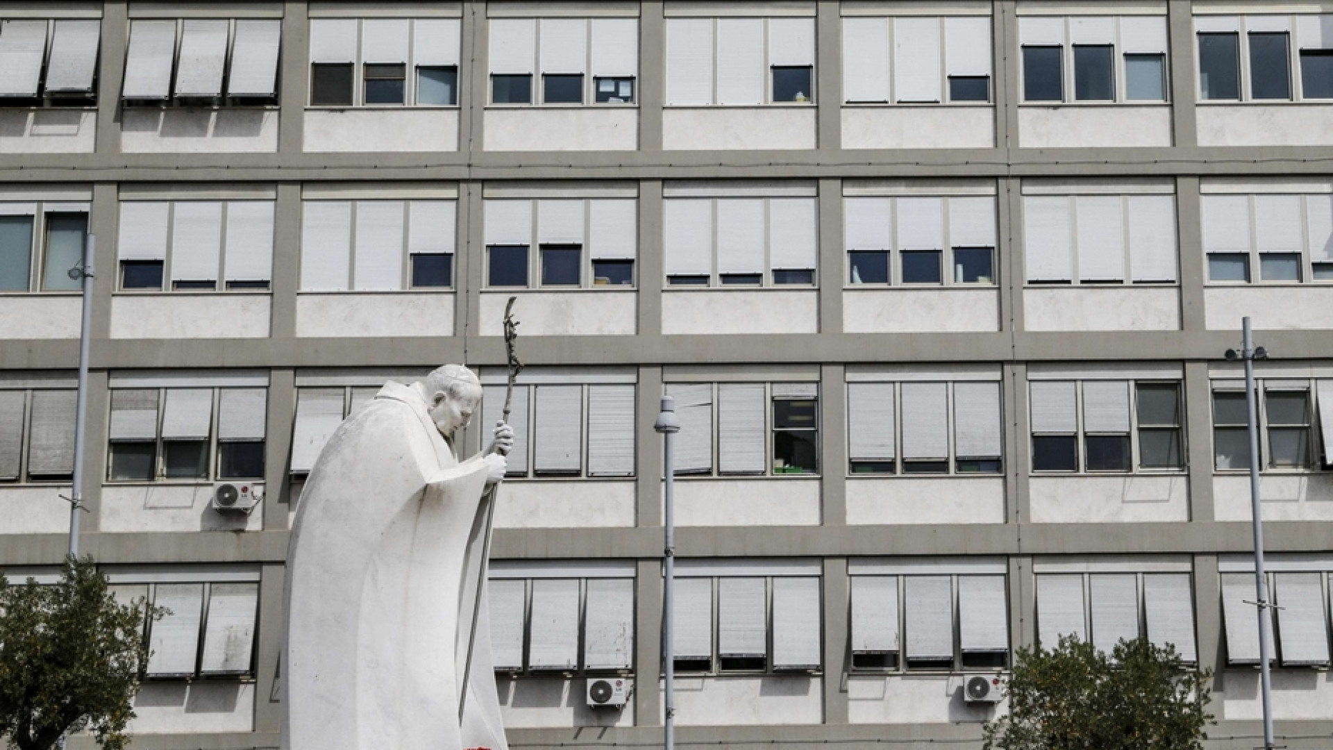 Immagine di Riuscito al Gemelli l'intervento al colon. "Il Papa ha reagito bene"