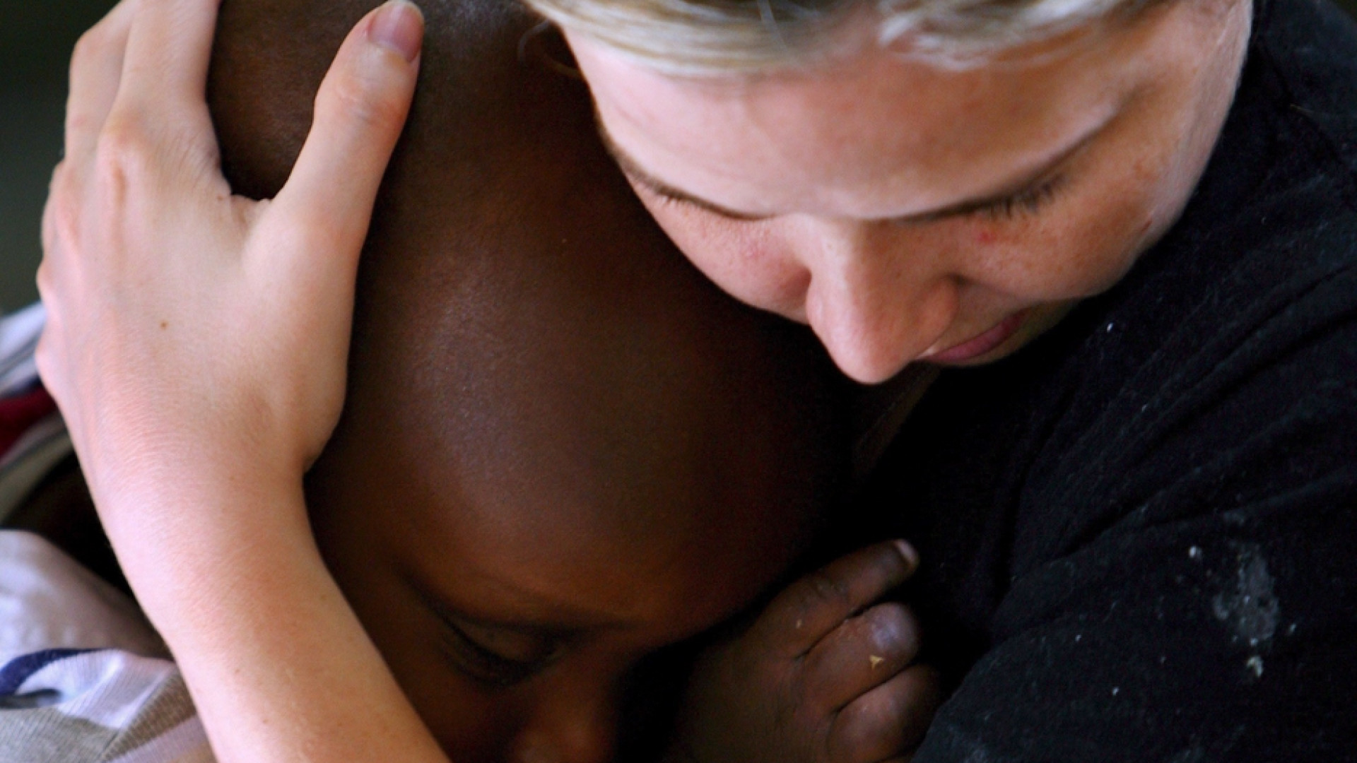 Immagine di Adozioni, il pianeta da salvare. «Non lasciamo sole le famiglie»