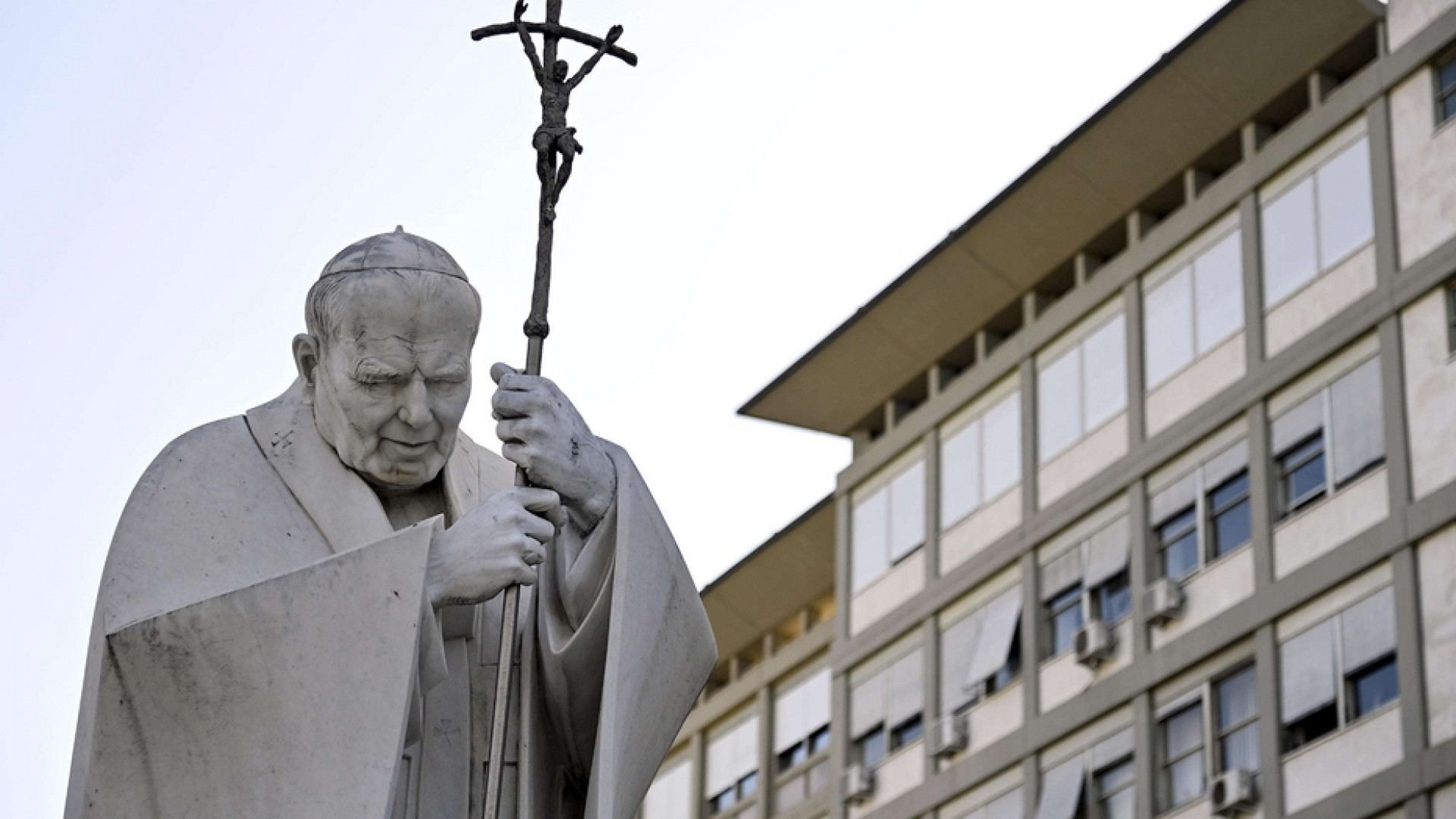 Immagine di Il Papa migliora, si alimenta e ringrazia per preghiere e affetto