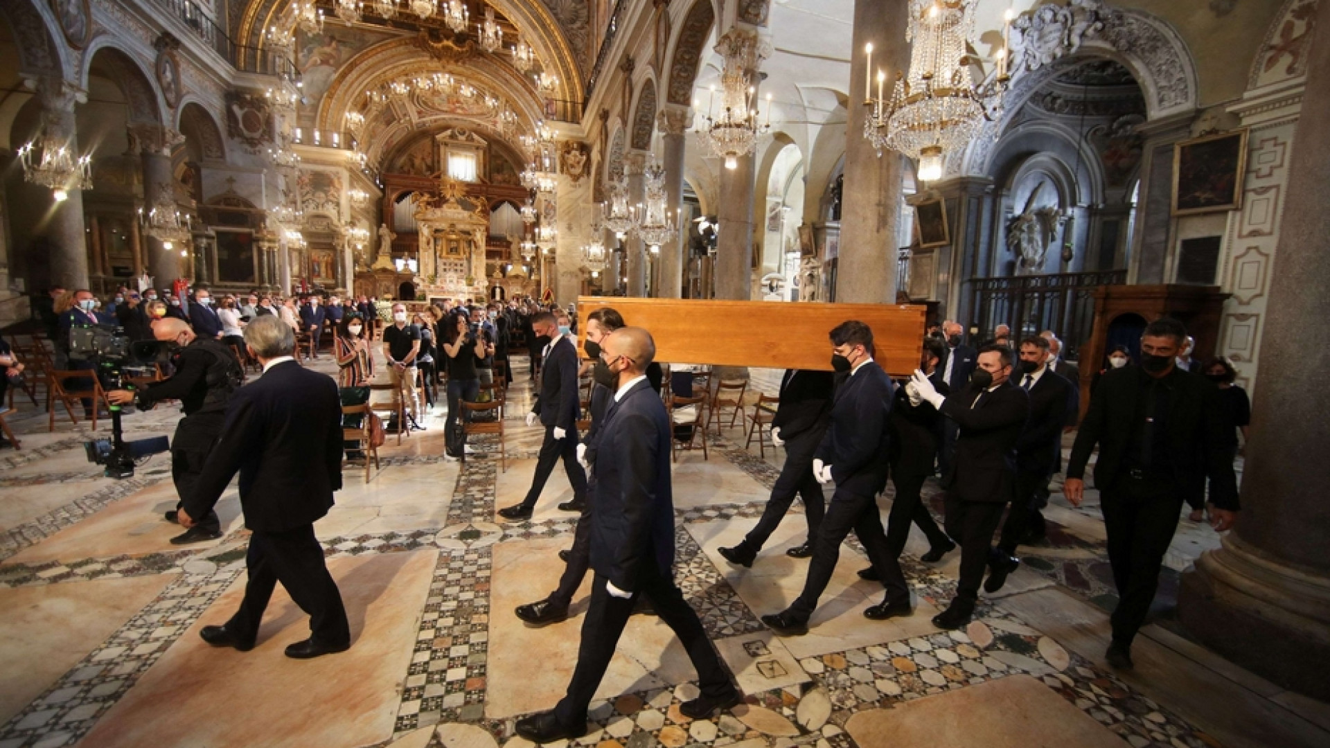 Immagine di L'urna di Raffaella Carrà farà tappa a San Giovanni Rotondo