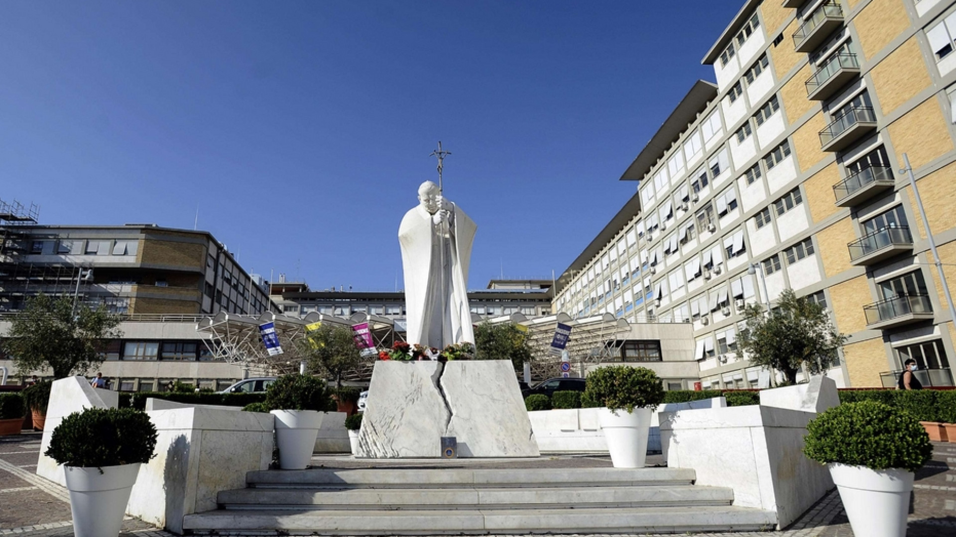 Immagine di Tutte le volte che il Papa ha recitato l'Angelus dal Gemelli