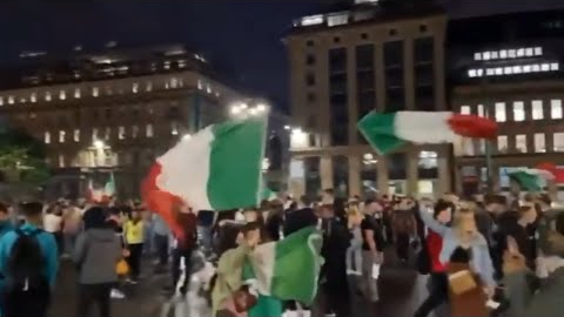 Immagine di La Scozia fa festa per l'Italia campione e abbandona l'Inghilterra